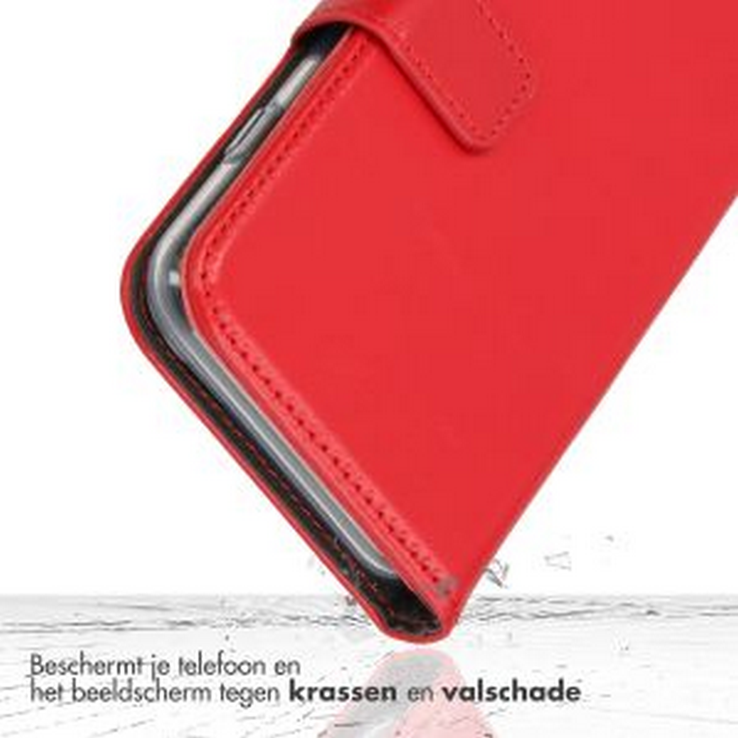 Rode telefoonhoes, open. Het scherm is zichtbaar en de hoes heeft een sluiting. De tekst onderaan is gedeeltelijk zichtbaar.