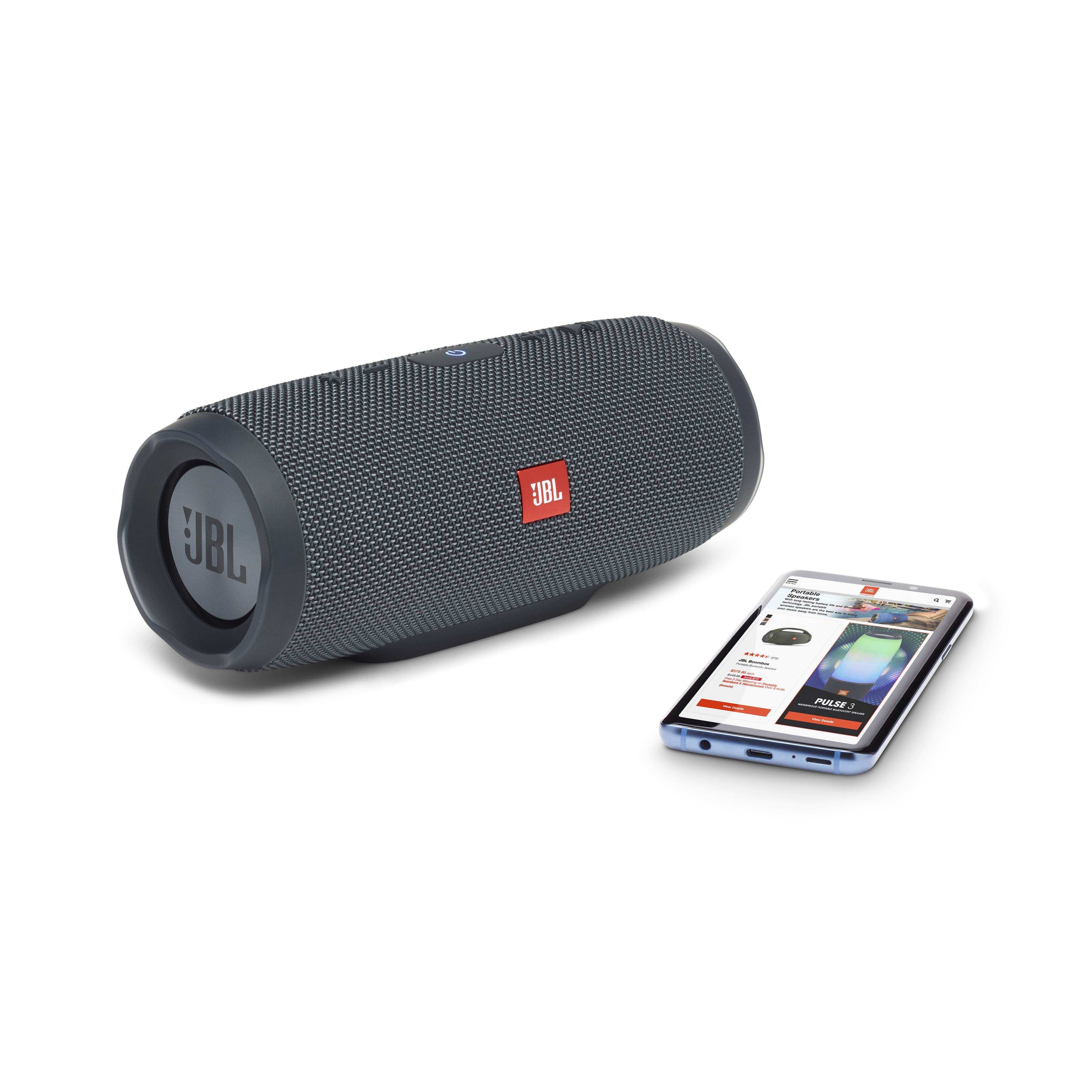 Altavoz JBL gris con un teléfono que muestra una página web sobre fondo blanco.