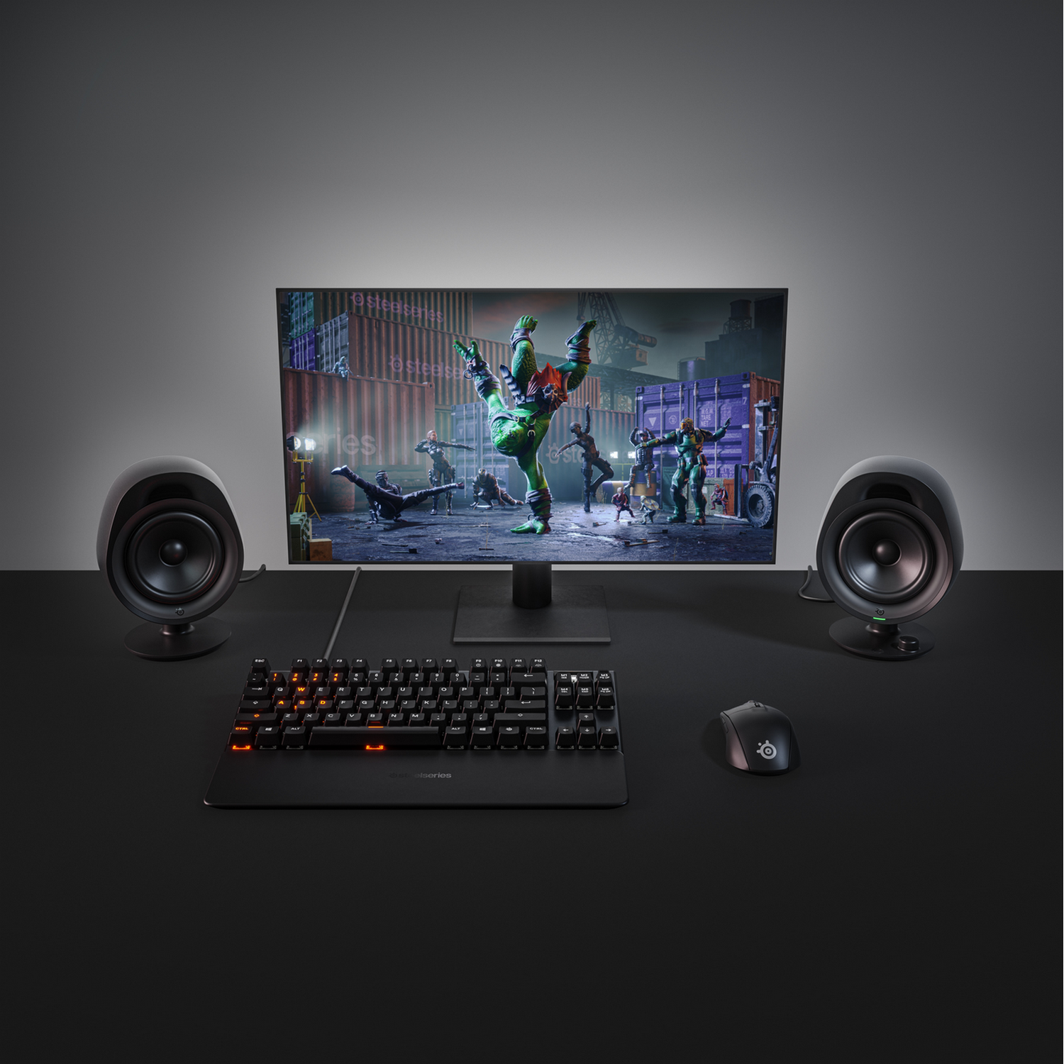 Gaming-Setup mit Monitor, Lautsprechern, Tastatur und Maus. Spielszene.