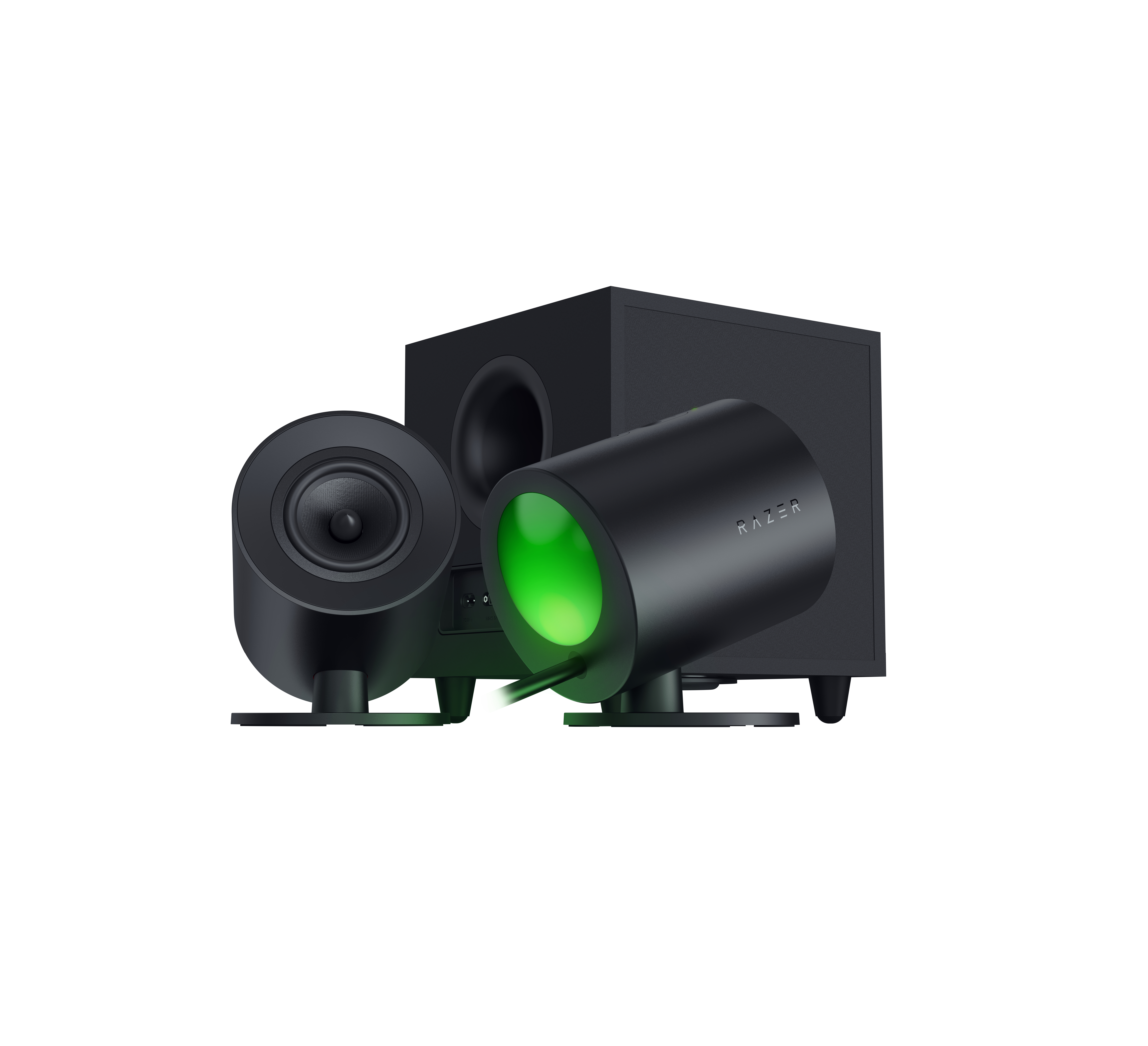 Czarny system głośników Razer, w tym dwa głośniki satelitarne i subwoofer.