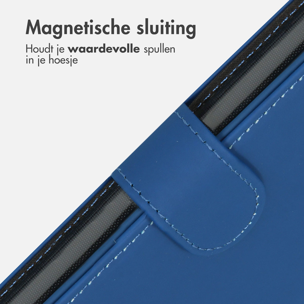 Étui de tablette bleu avec fermeture magnétique. Texte néerlandais : 'Fermeture magnétique, garde vos objets de valeur'.