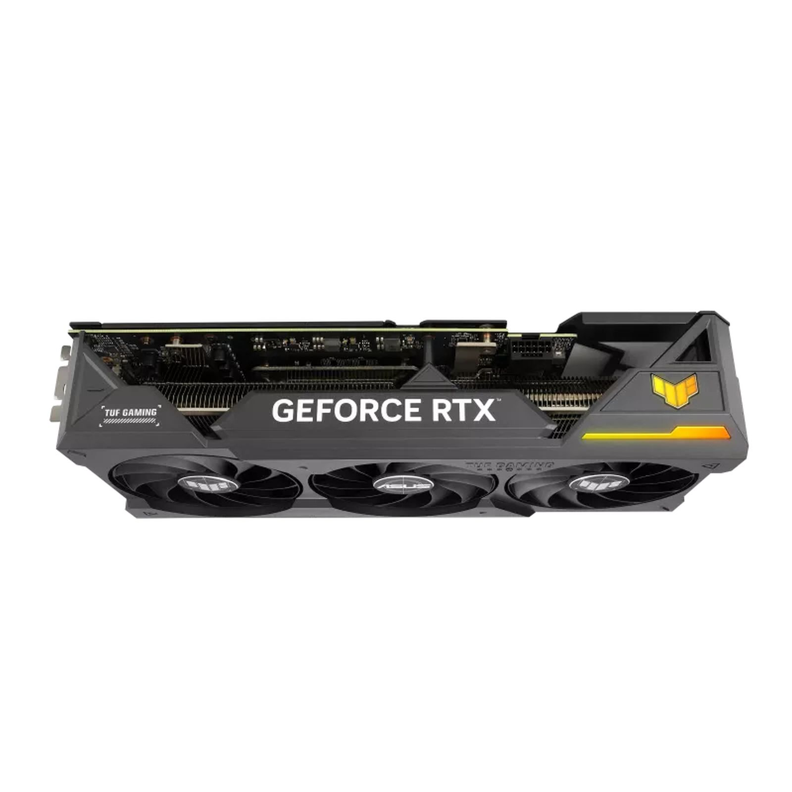 Una scheda grafica GeForce RTX nera e grigia con tre ventole, sfondo bianco.