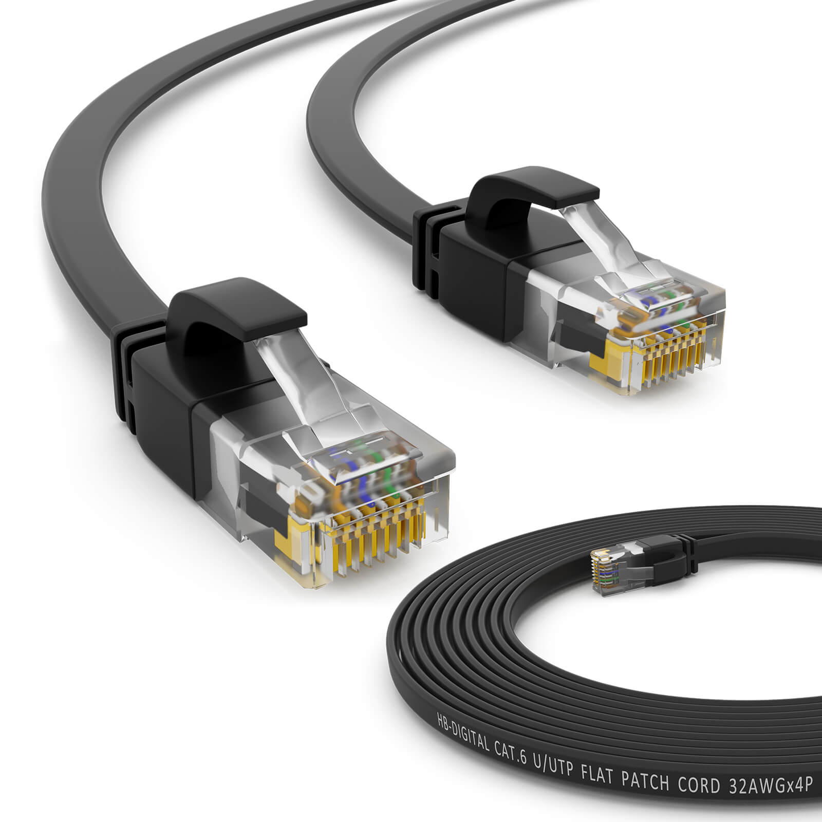 Schwarze Ethernet-Kabel mit transparenten Steckern. Ein Kabel ist flach und aufgerollt. Weißer Hintergrund.