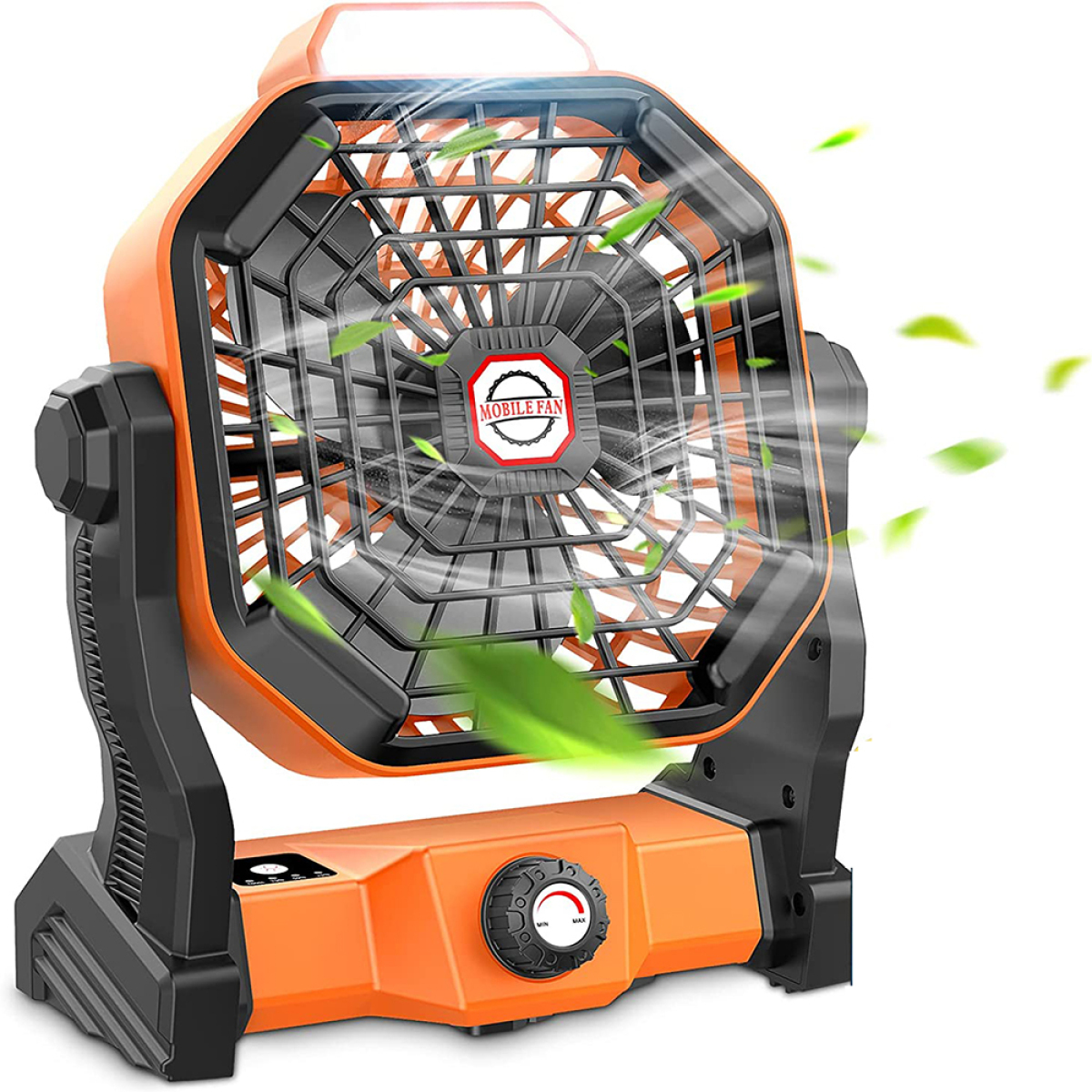 Ein orangefarbener und schwarzer tragbarer Ventilator mit einem Gitter vorne. Grüne Blätter in der Luft.