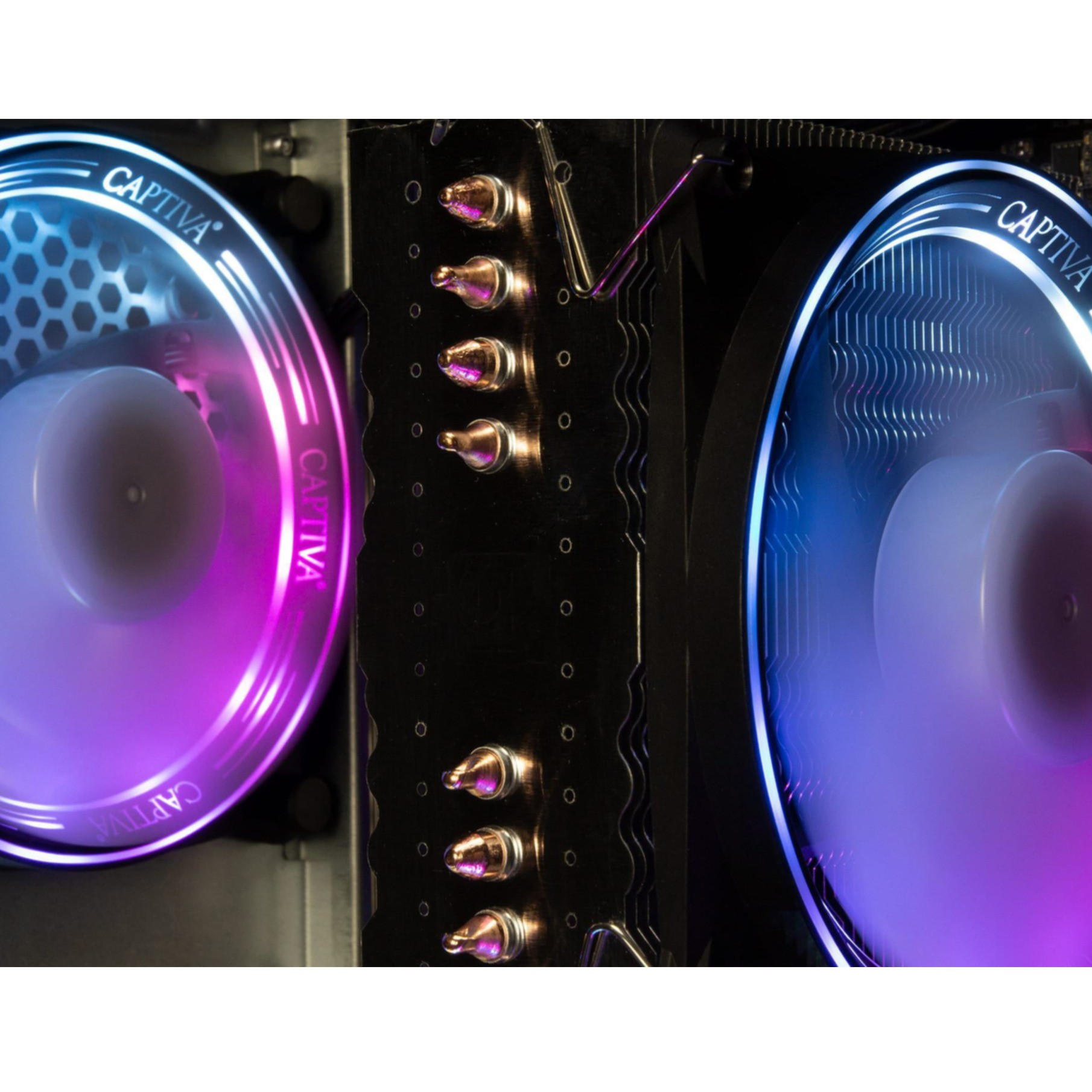 Dissipatore per computer con due ventole. Luce blu e viola. Sfondo nero.