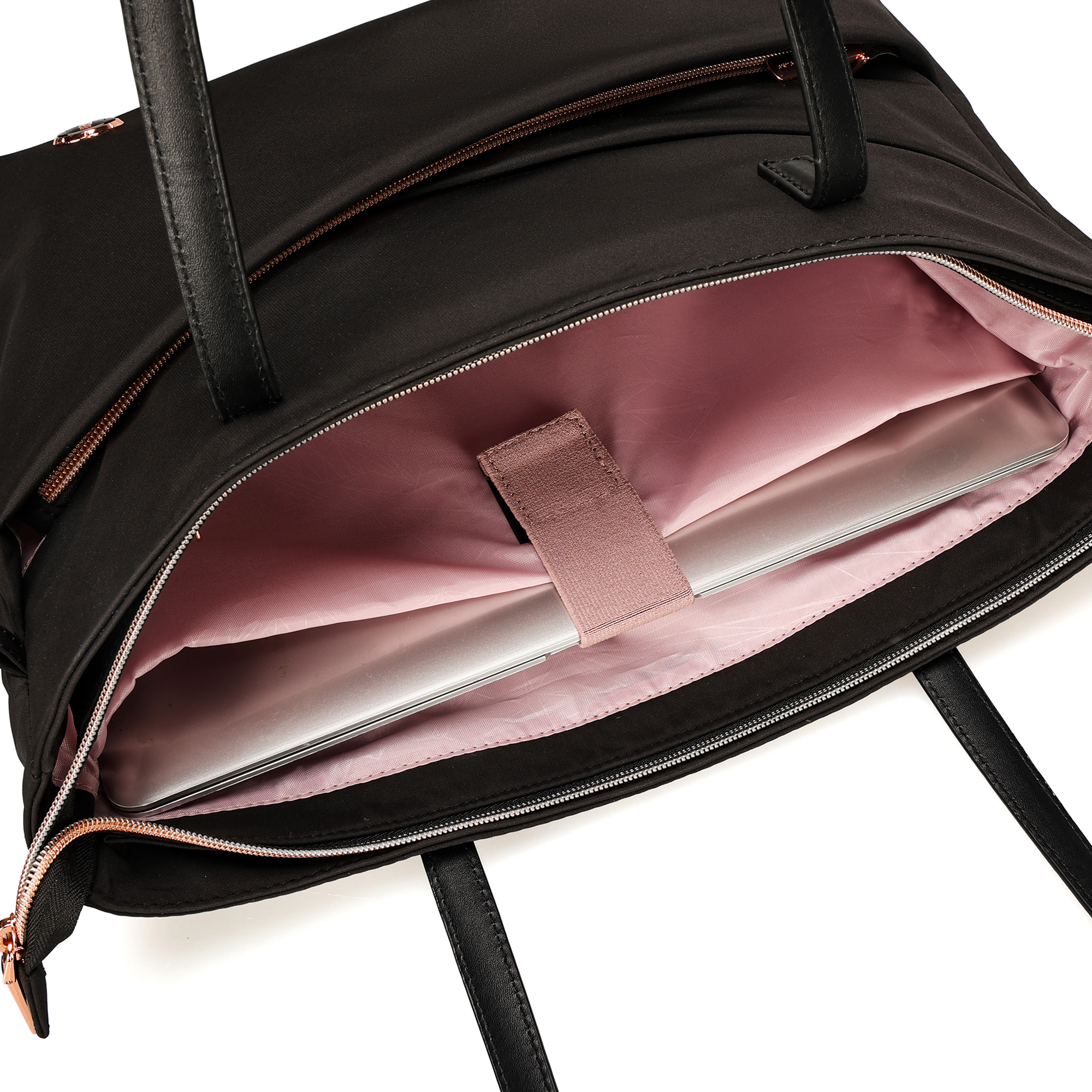 Borsa nera per laptop, aperta. Un laptop all'interno, con l'interno rosa visibile.