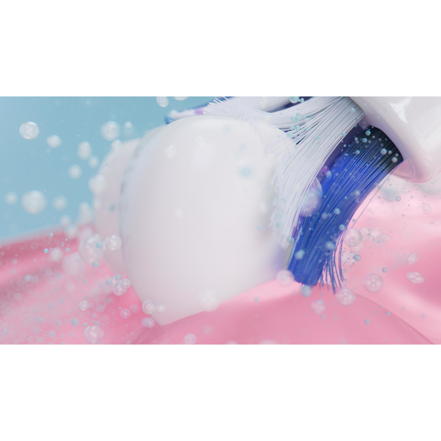 Testina dello spazzolino che pulisce i denti con setole blu. Bolle schiumose intorno. Sfondo rosa.
