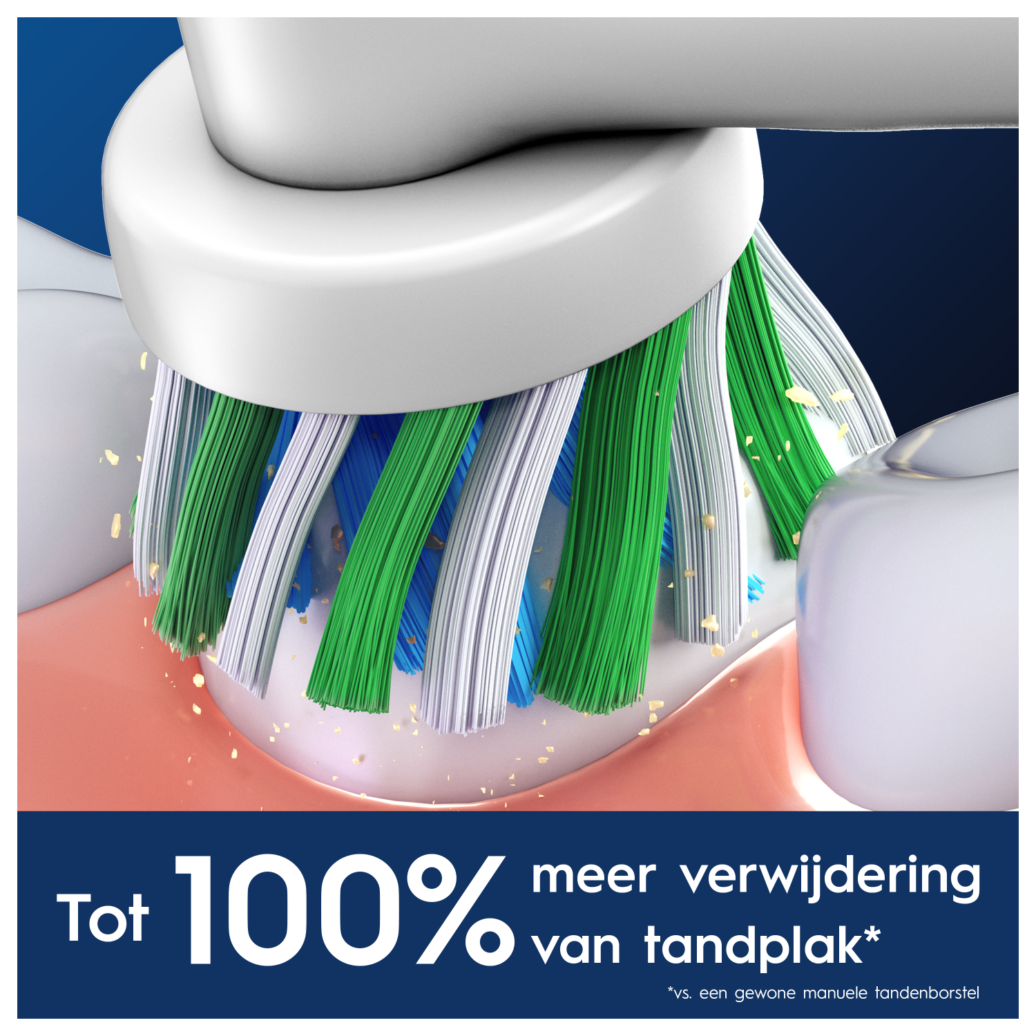 Spazzolino che pulisce i denti, primo piano. Setole verdi, blu e bianche. Gengiva visibile. Testo: 100% in più di rimozione placca.
