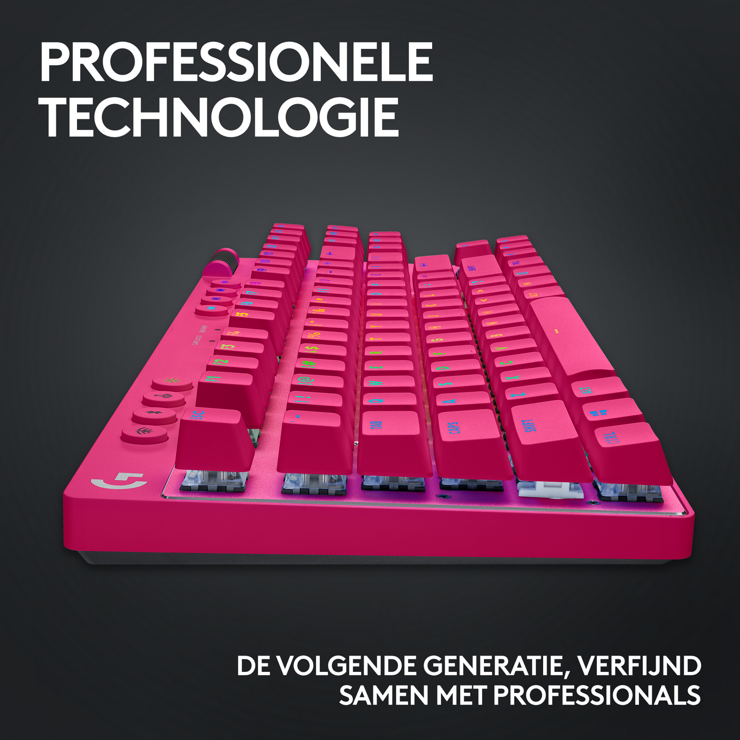 Różowa klawiatura z różowymi klawiszami. Tekst u góry. Czarne tło.