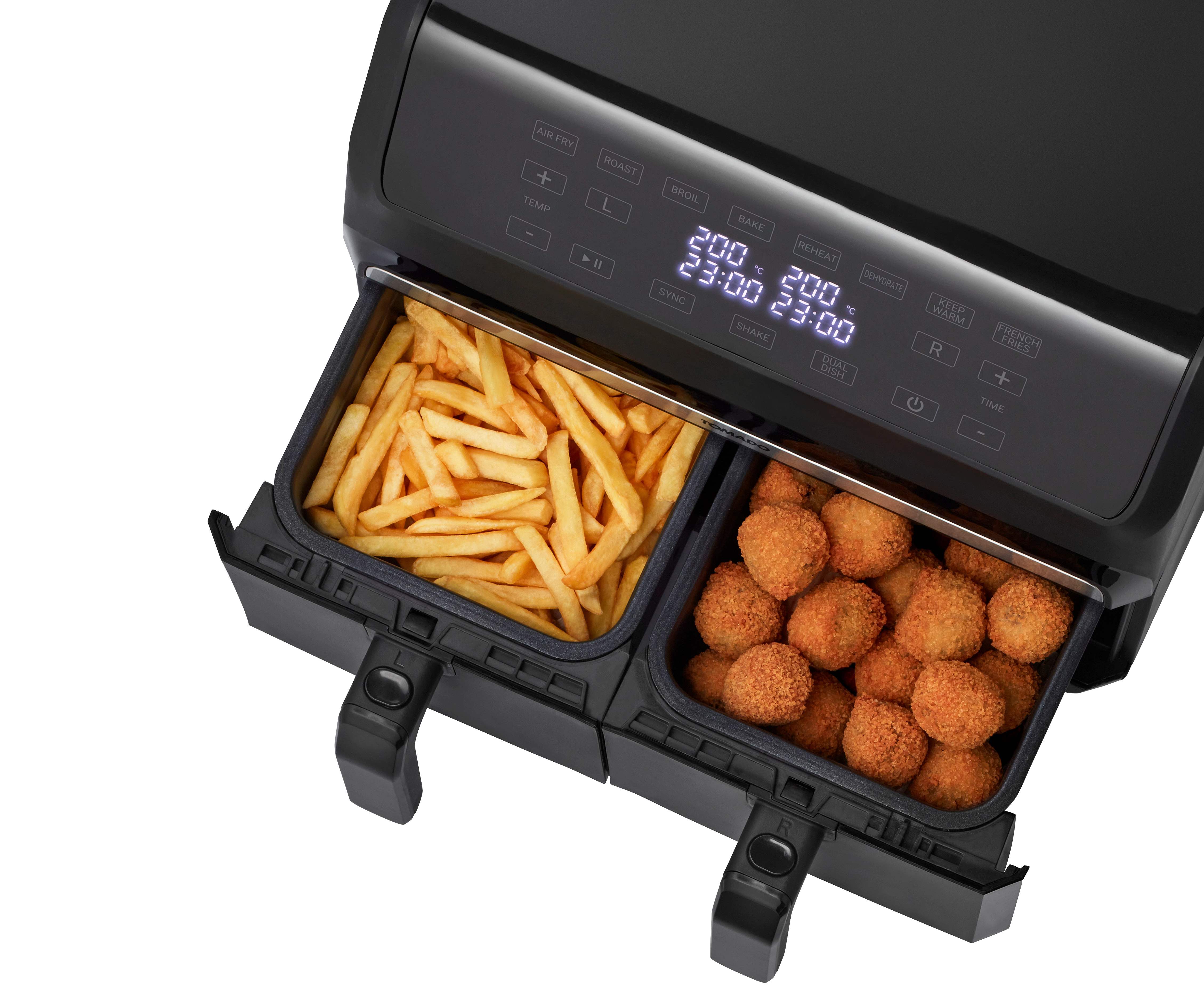 Dubbele airfryer met friet en kroketten in aparte compartimenten.