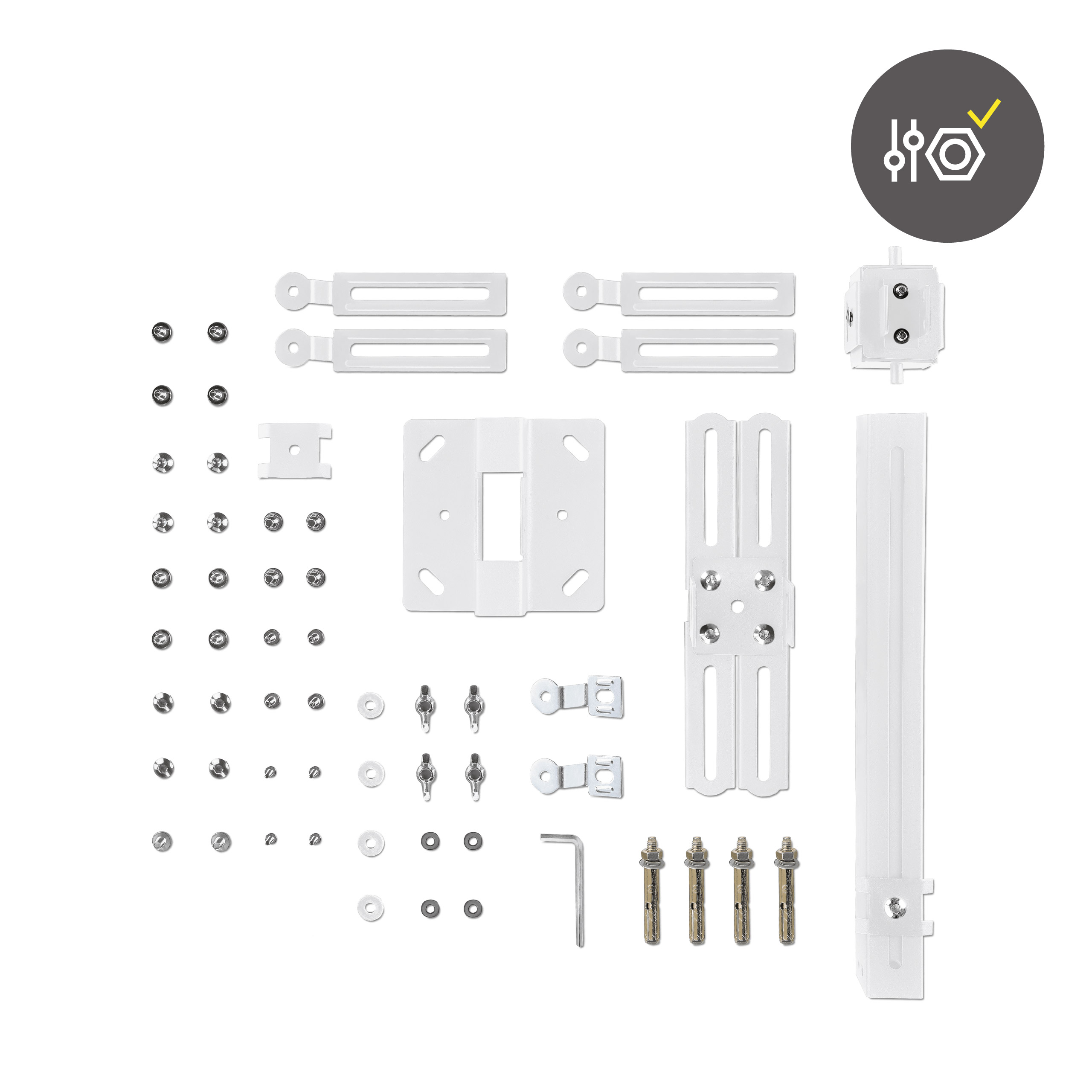 Hardware-Kit mit Schrauben, Halterungen und einer kleinen Wasserwaage. Weißer Hintergrund.