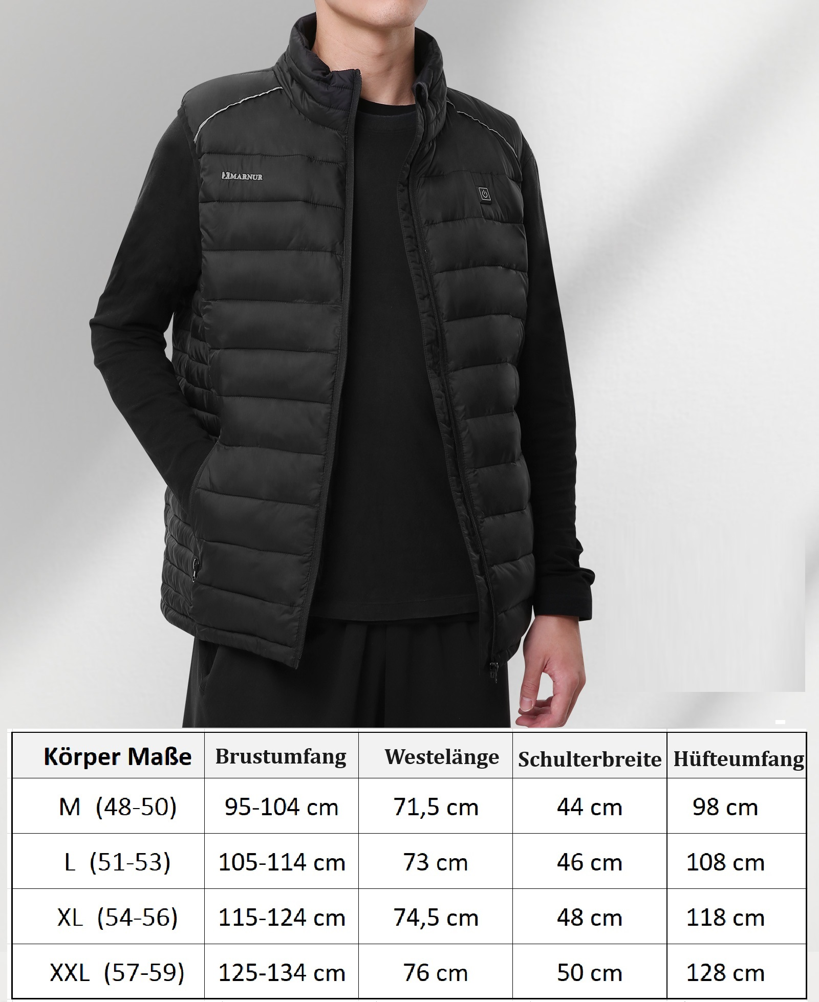Eine schwarze beheizte Weste, getragen von einem Mann, mit einer Tabelle mit Größenangaben.