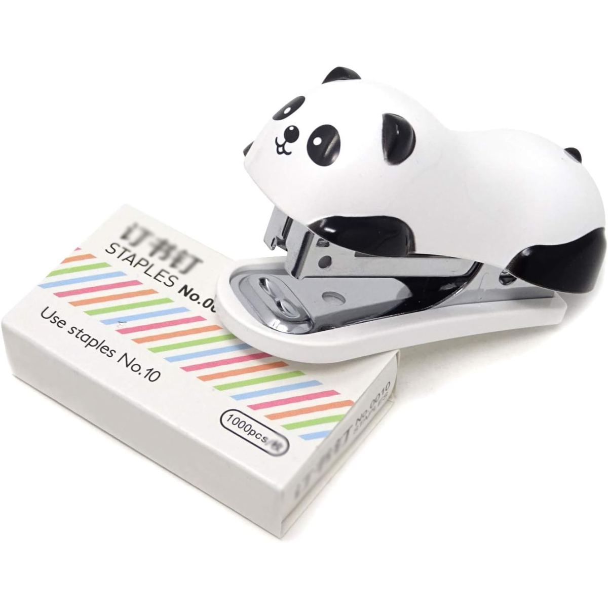Ein weißer Panda-Tacker mit passender Heftklammerbox. Die Box hat ein buntes Streifendesign.