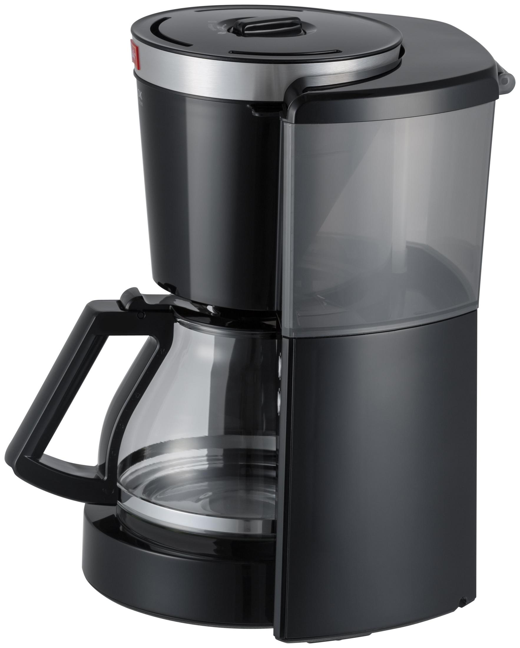 Czarny ekspres do kawy ze szklaną karafką. Ekspres do kawy ma przezroczysty pojemnik na wodę.