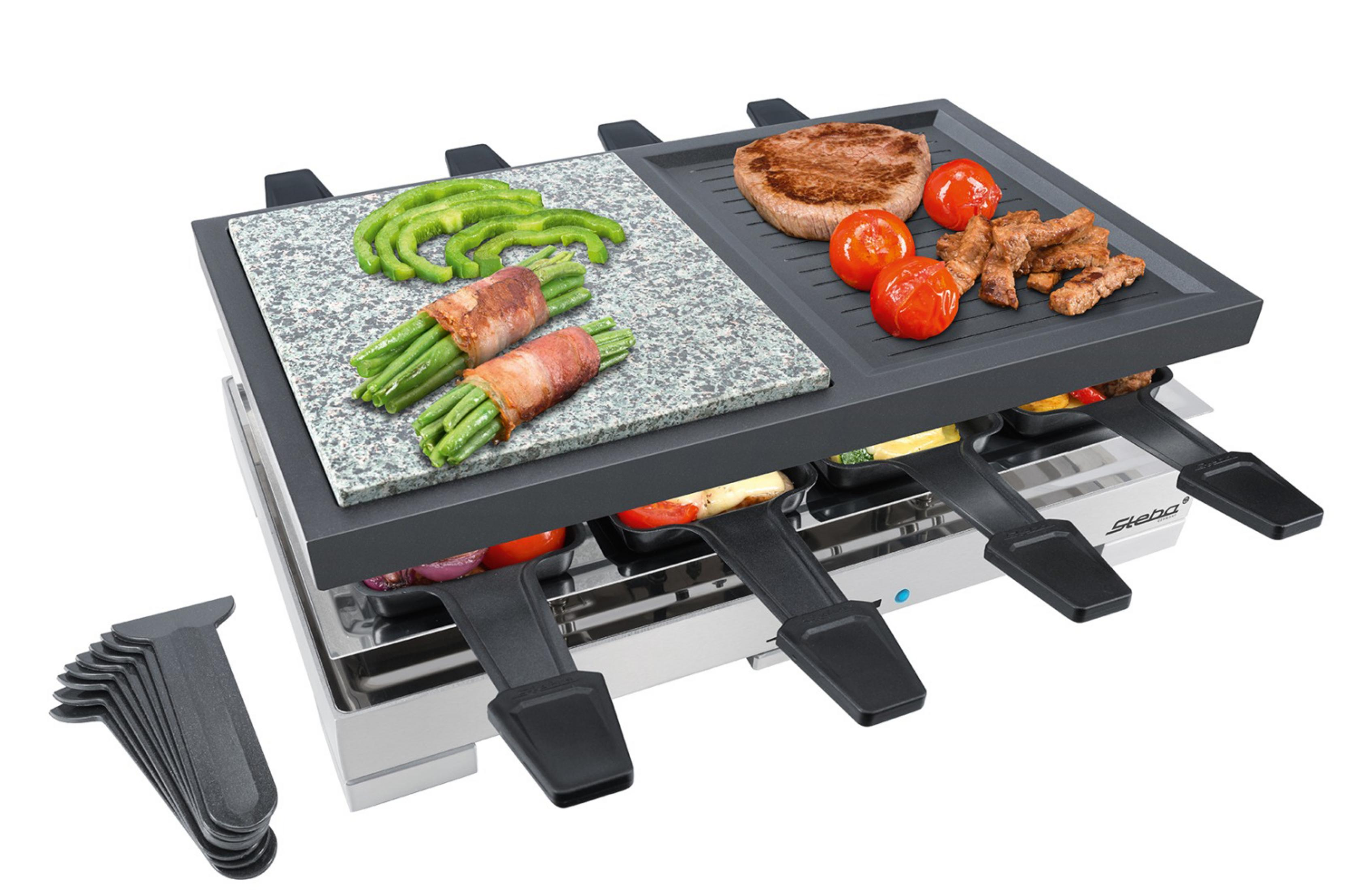 Griglia per raclette con cibo. Formaggio, verdure e carne vengono cotti sulla griglia, con spatole.