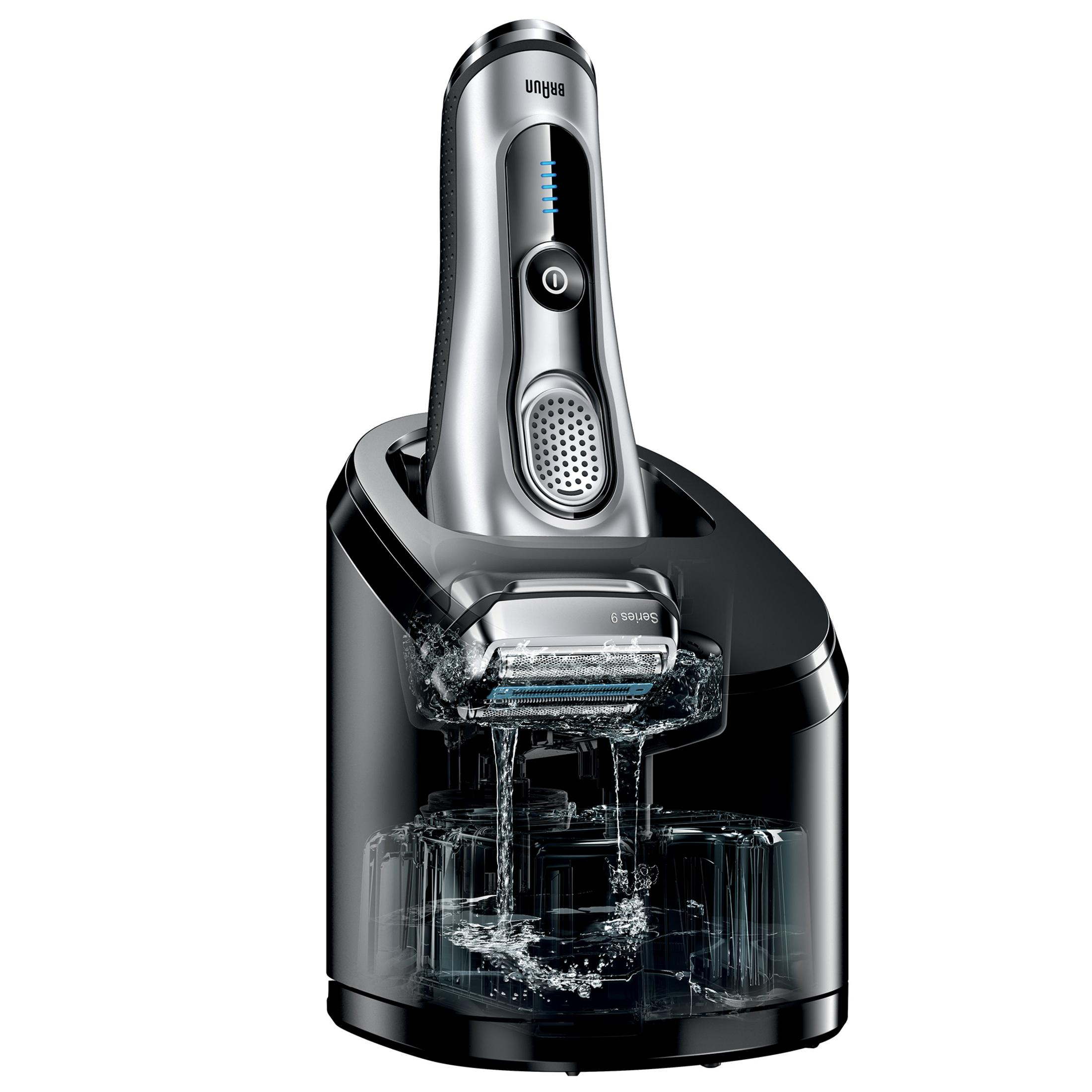 Srebrno-czarna golarka elektryczna w stacji ładującej. Golarka ma wyświetlacz z niebieskimi światłami.