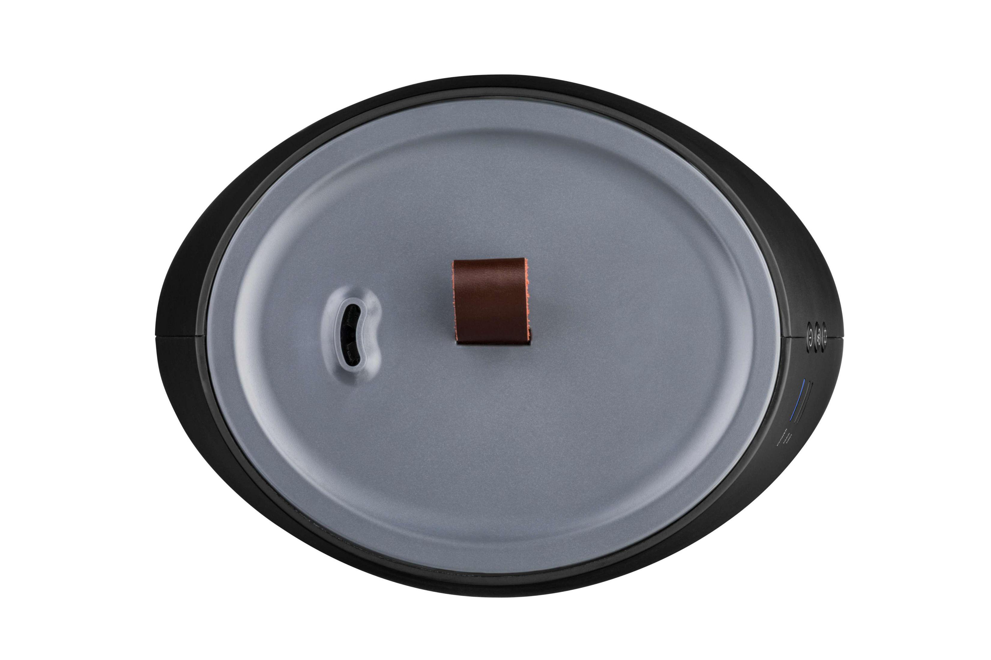 Czarny, owalny sprzęt. Brązowy kawałek jest na środku. Urządzenie jest na białym tle.