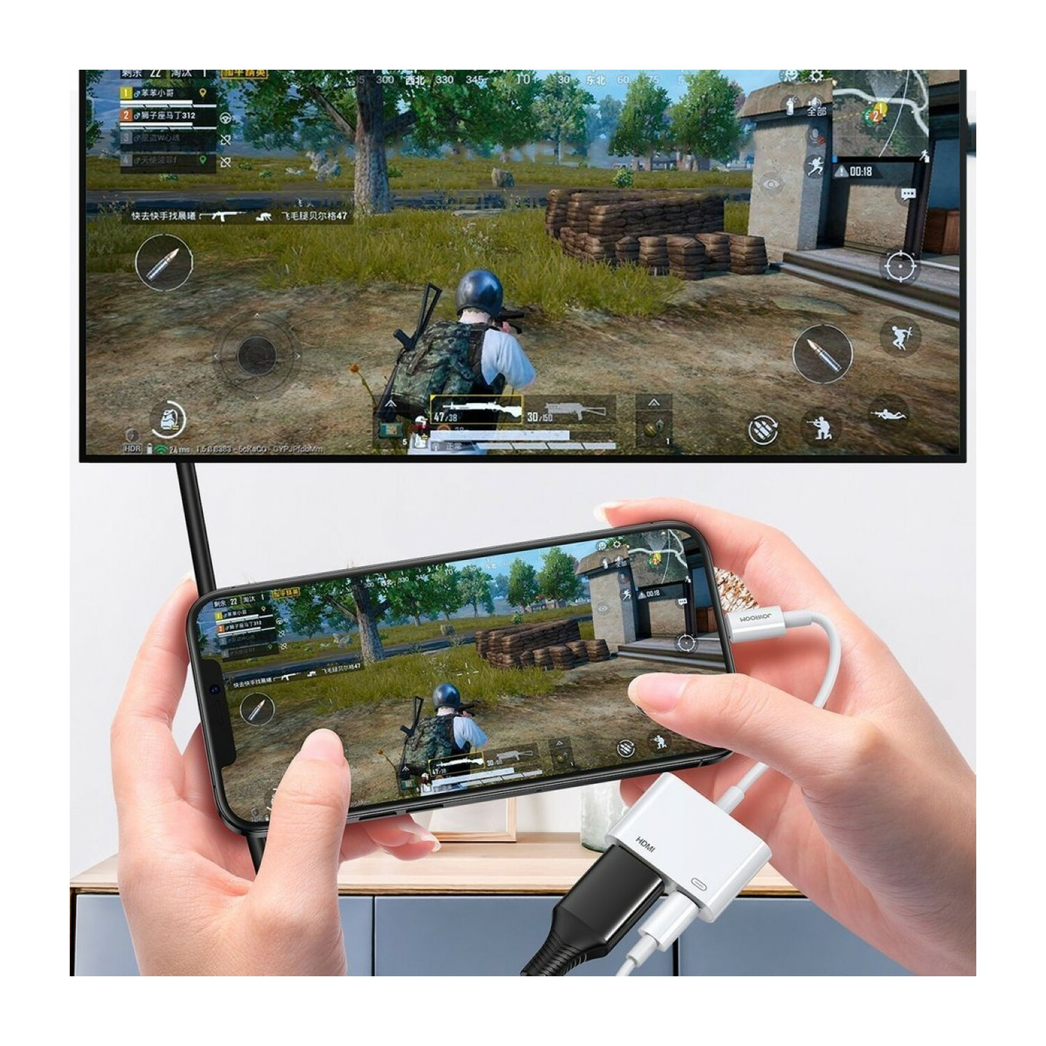 Zwei Screenshots eines Handyspiels, das auf einem Telefon gespielt wird, und ein weiterer Bildschirm, der das Spiel spiegelt.