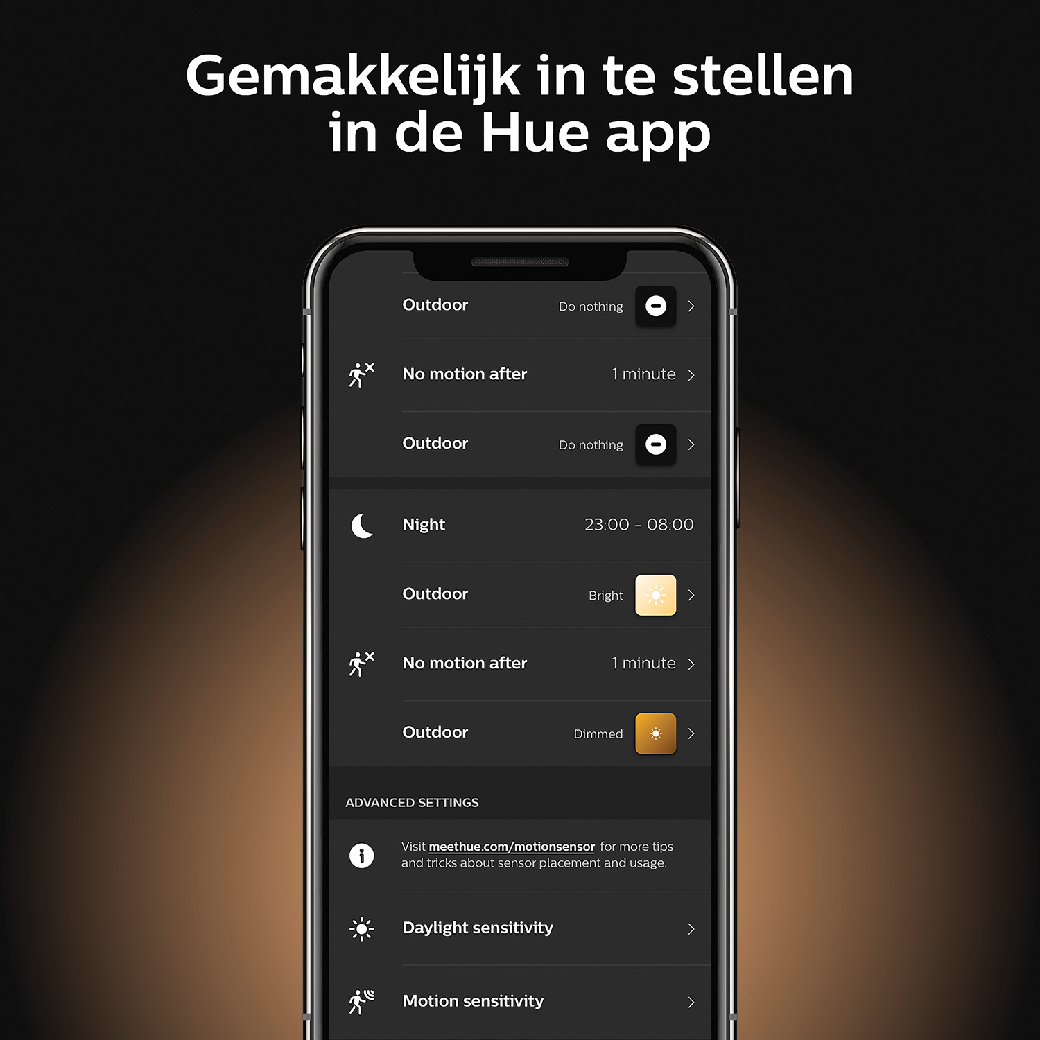 Schermata dello smartphone che mostra l'interfaccia dell'app. Testo: Esterno, Notte, Impostazioni avanzate. Sfondo nero.