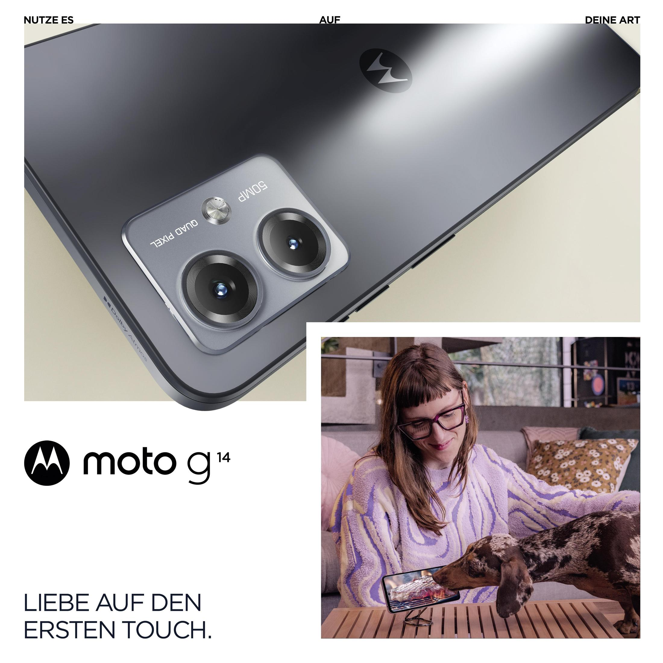 Telefon Moto g14 z psem i kobietą. Telefon pokazuje wideo z psem. Telefon ma podwójne kamery.
