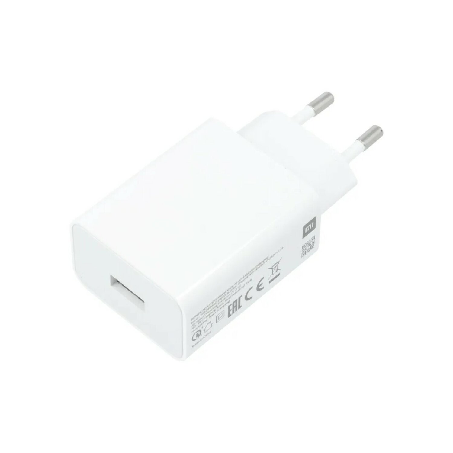 Caricatore per telefono bianco con due spine. Ha una porta USB.
