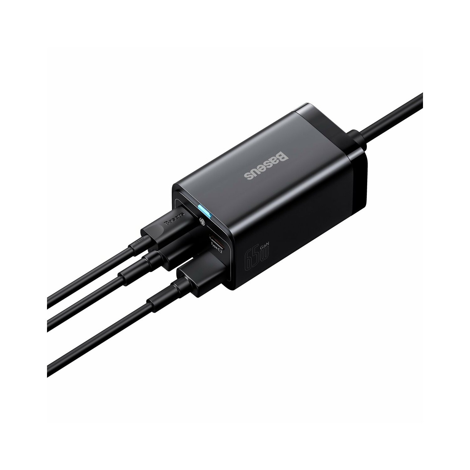 Un adaptateur secteur noir avec plusieurs ports USB et câbles noirs attachés sur fond blanc.