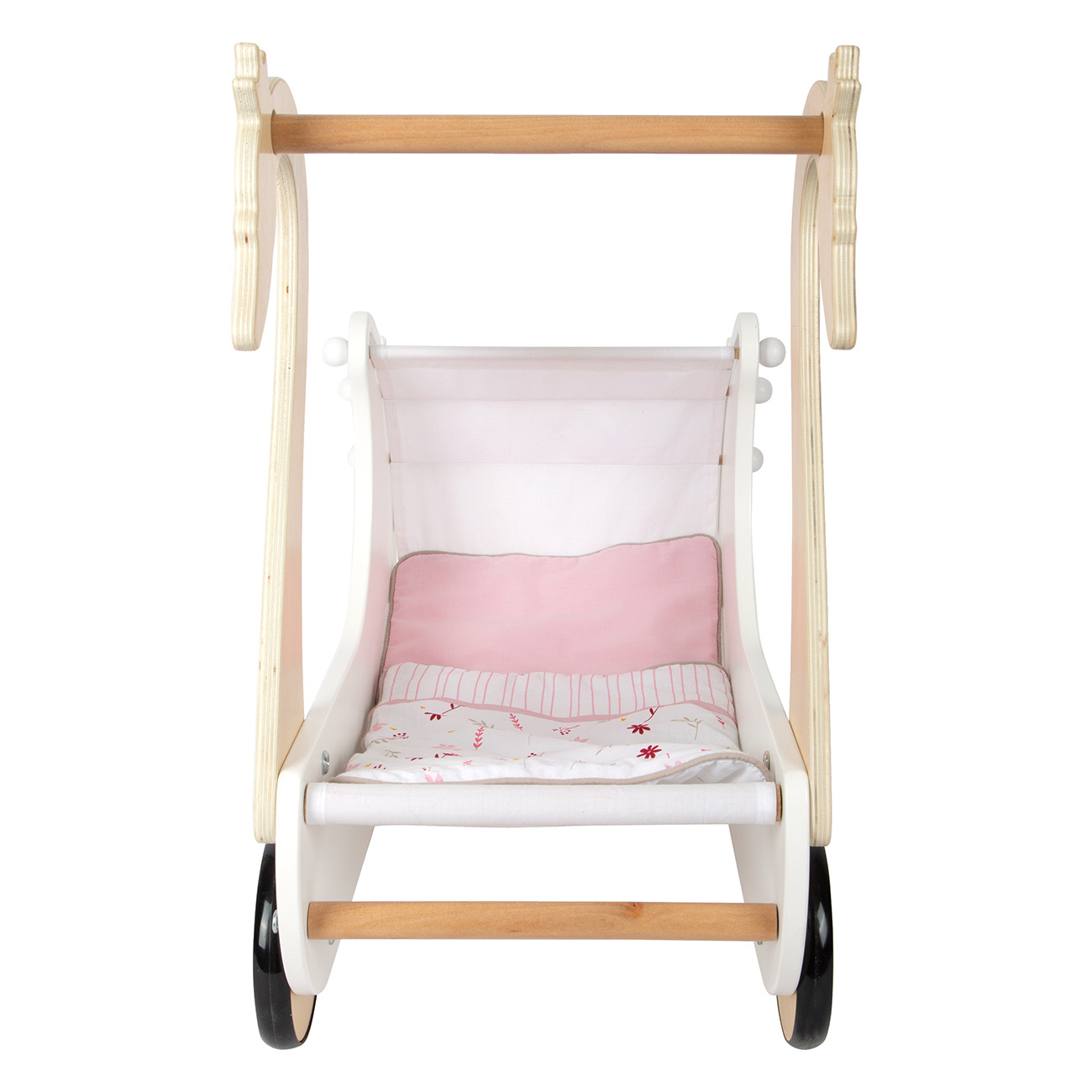 Ein hölzerner Kinderwagen mit einem rosa Kissen und einer Decke in einer weißen Stoffschlinge.
