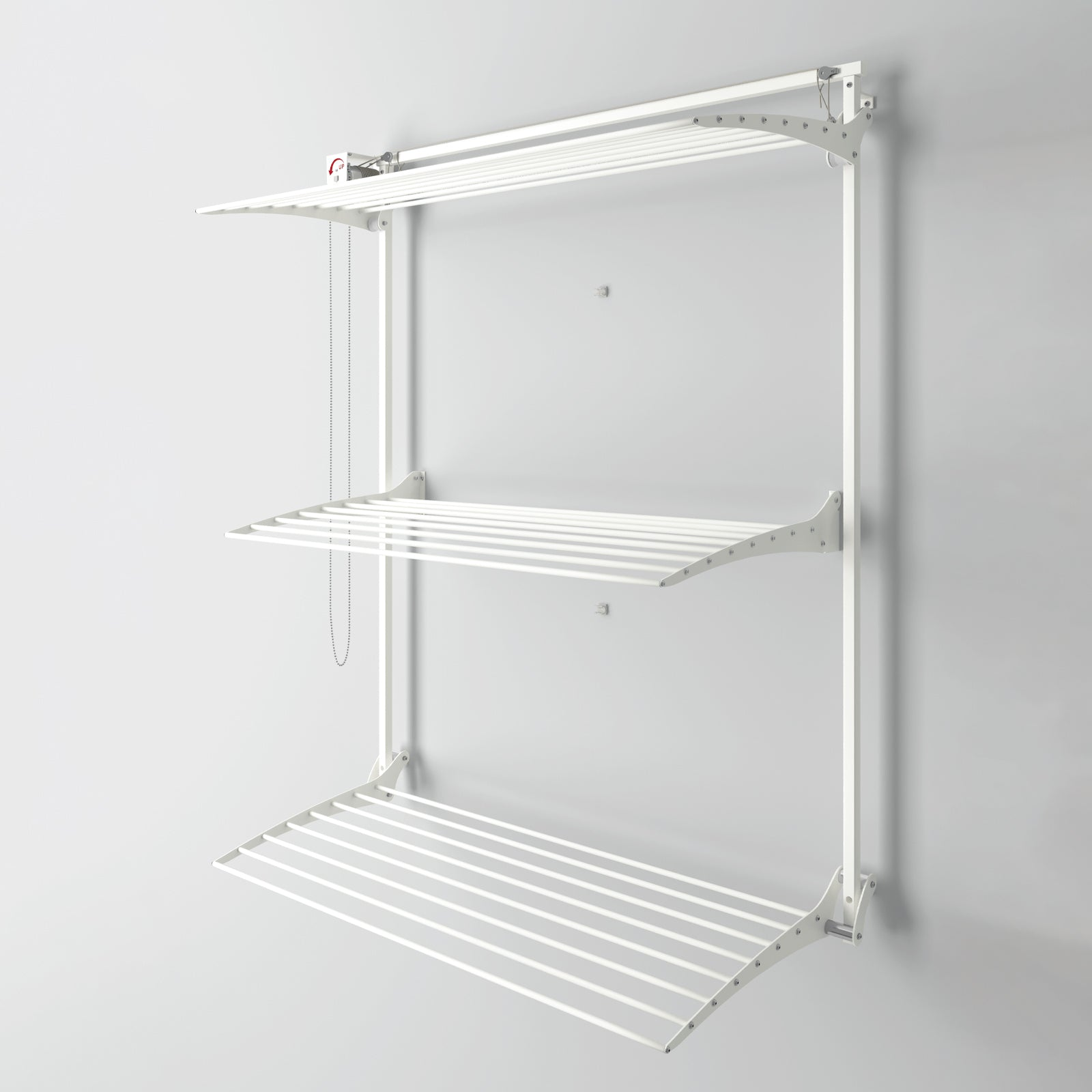 Uno stendibiancheria bianco a parete con tre livelli. Aperto, su un muro grigio.