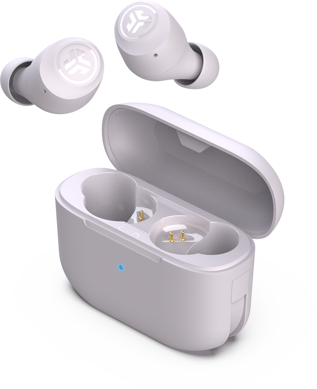 Białe słuchawki douszne z etui ładującym. Etui jest otwarte, ukazując gniazda ładowania. Białe tło.