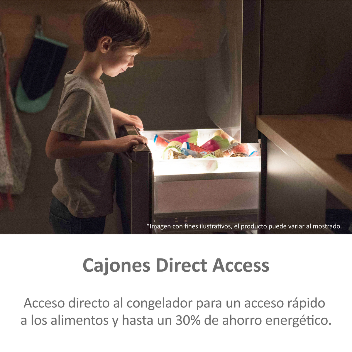 Ein Kind schaut in einen Kühlschrank mit Direct Access Schubladen, in einer Küche.
