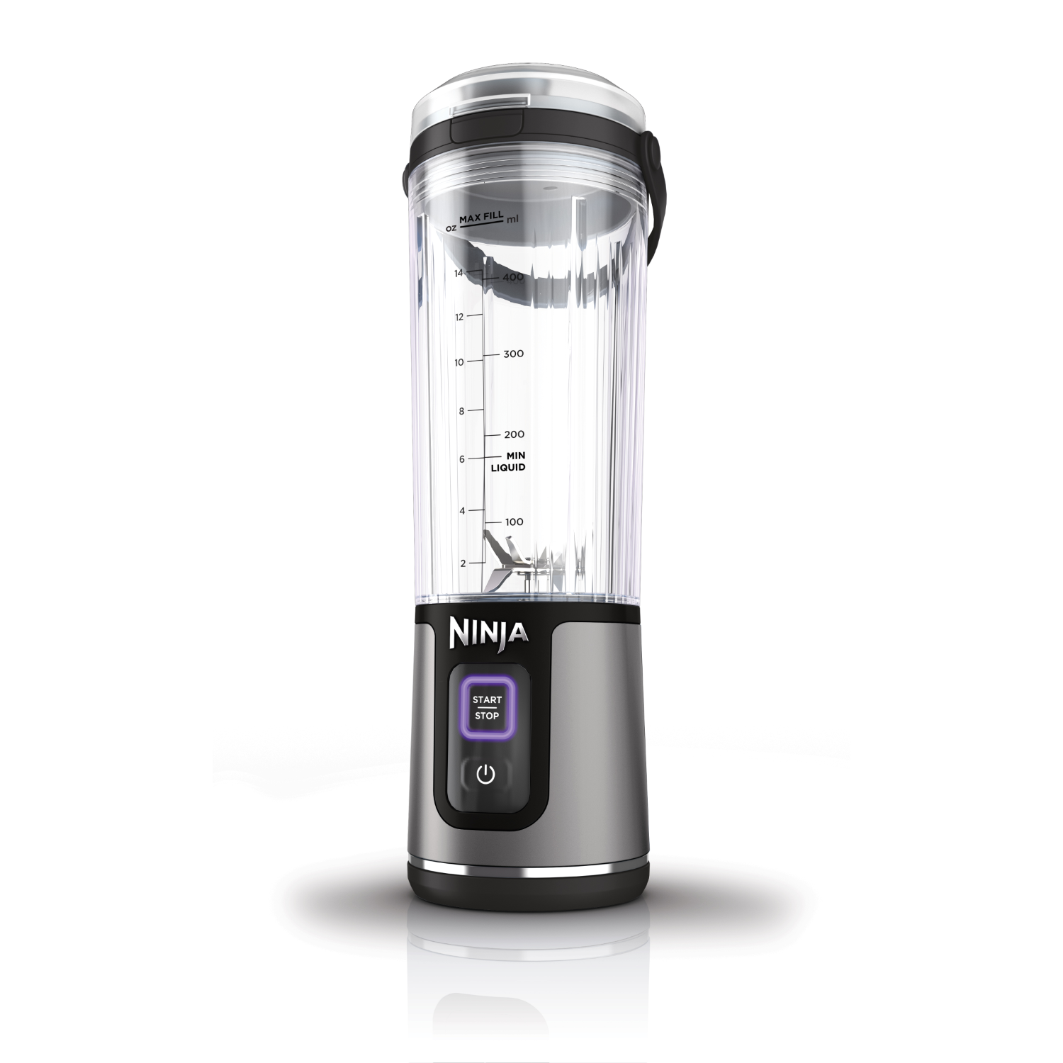 Srebrno-czarny blender Ninja z przezroczystym pojemnikiem, przycisk start/stop świeci na fioletowo.