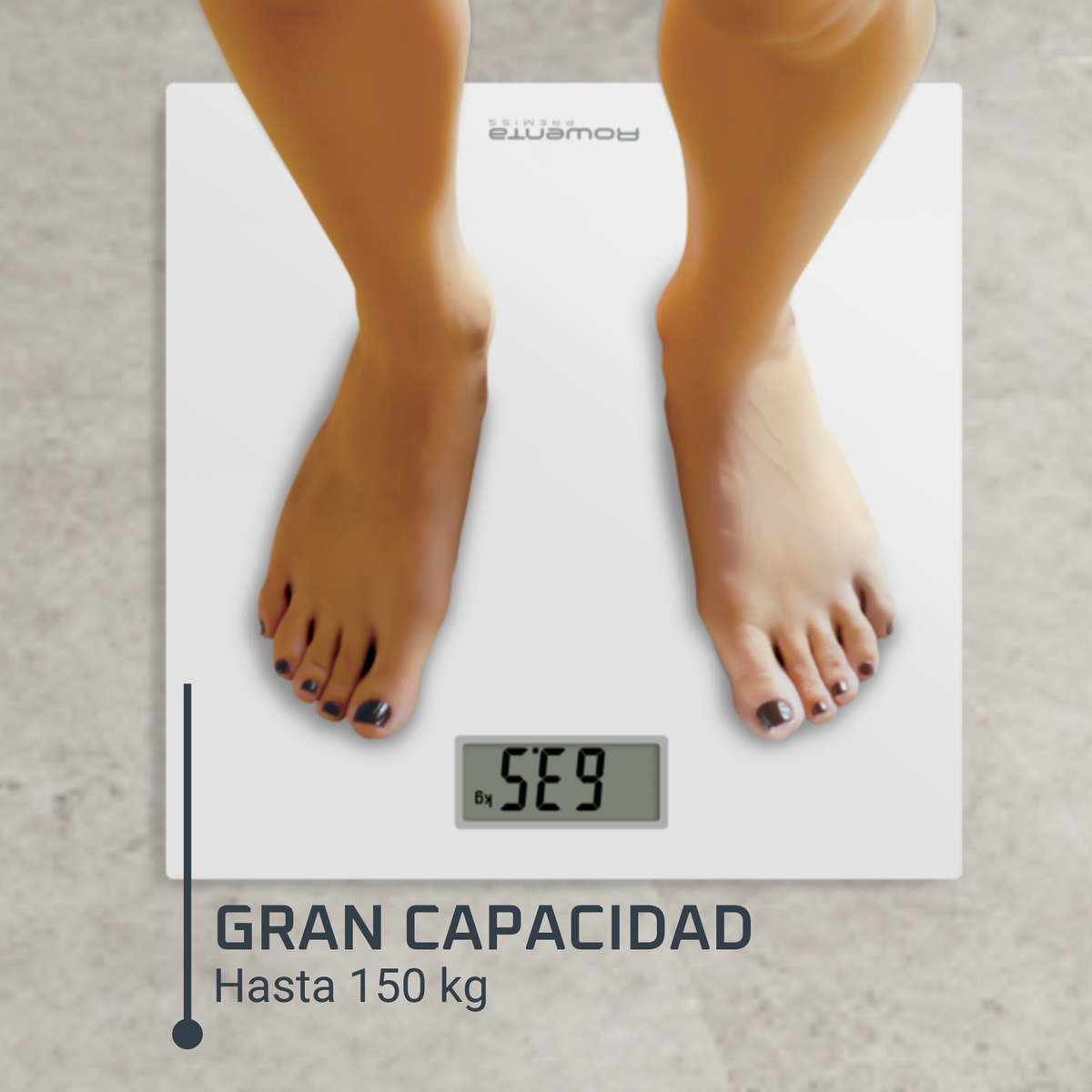 Pies sobre una báscula blanca. La pantalla muestra '56.9'. Texto: 'Gran Capacidad'.