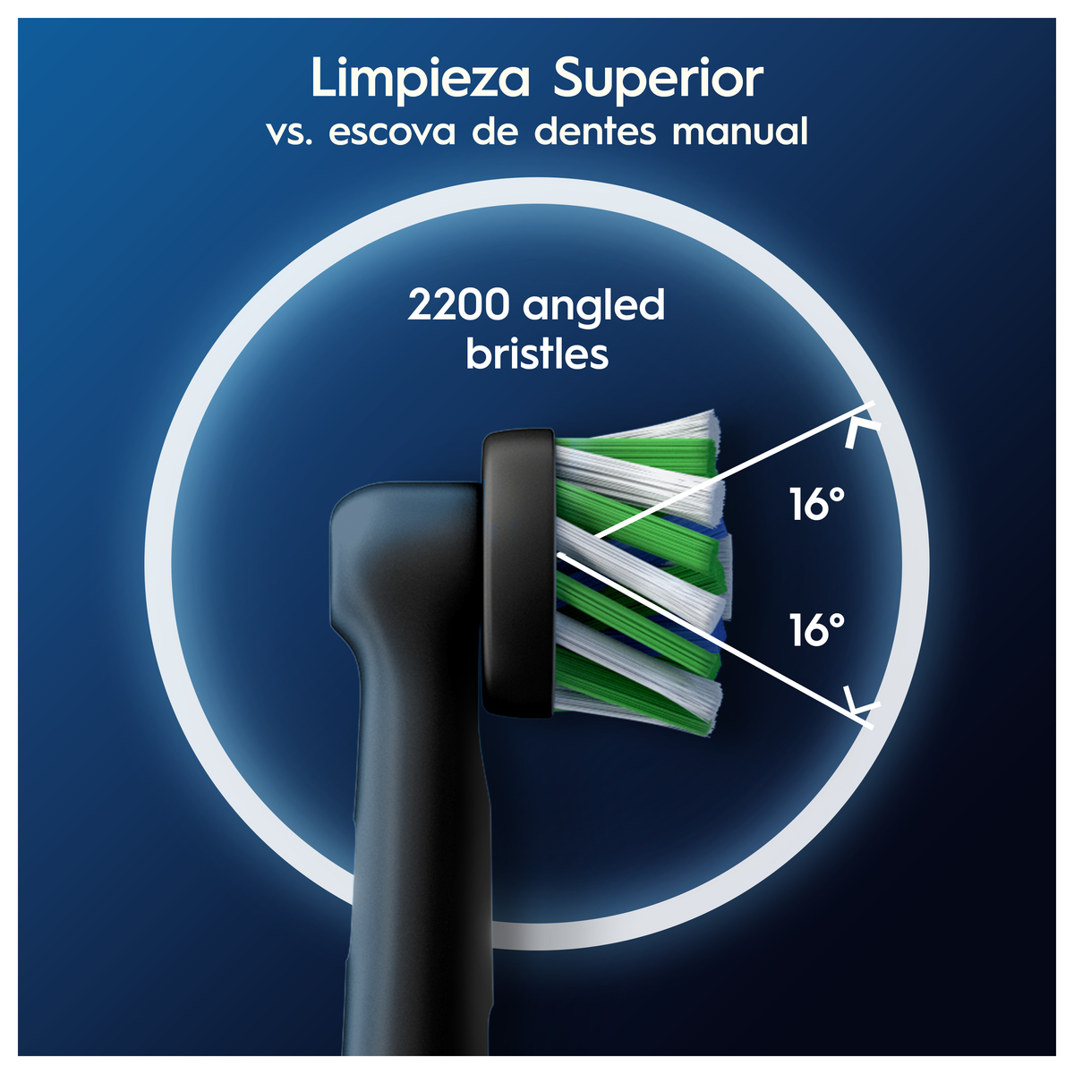 Zbliżenie czarnej główki szczoteczki do zębów z zielonym i białym włosiem pod kątem 16 stopni.