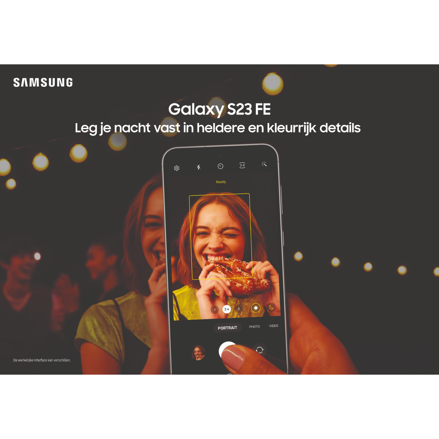 Kobieta trzyma precla. Smartfon pokazuje zdjęcie, które robi.