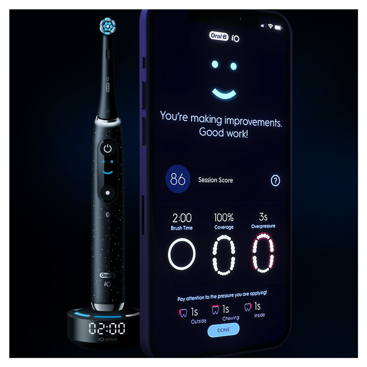 Spazzolino elettrico e telefono che mostrano dati, sfondo nero.