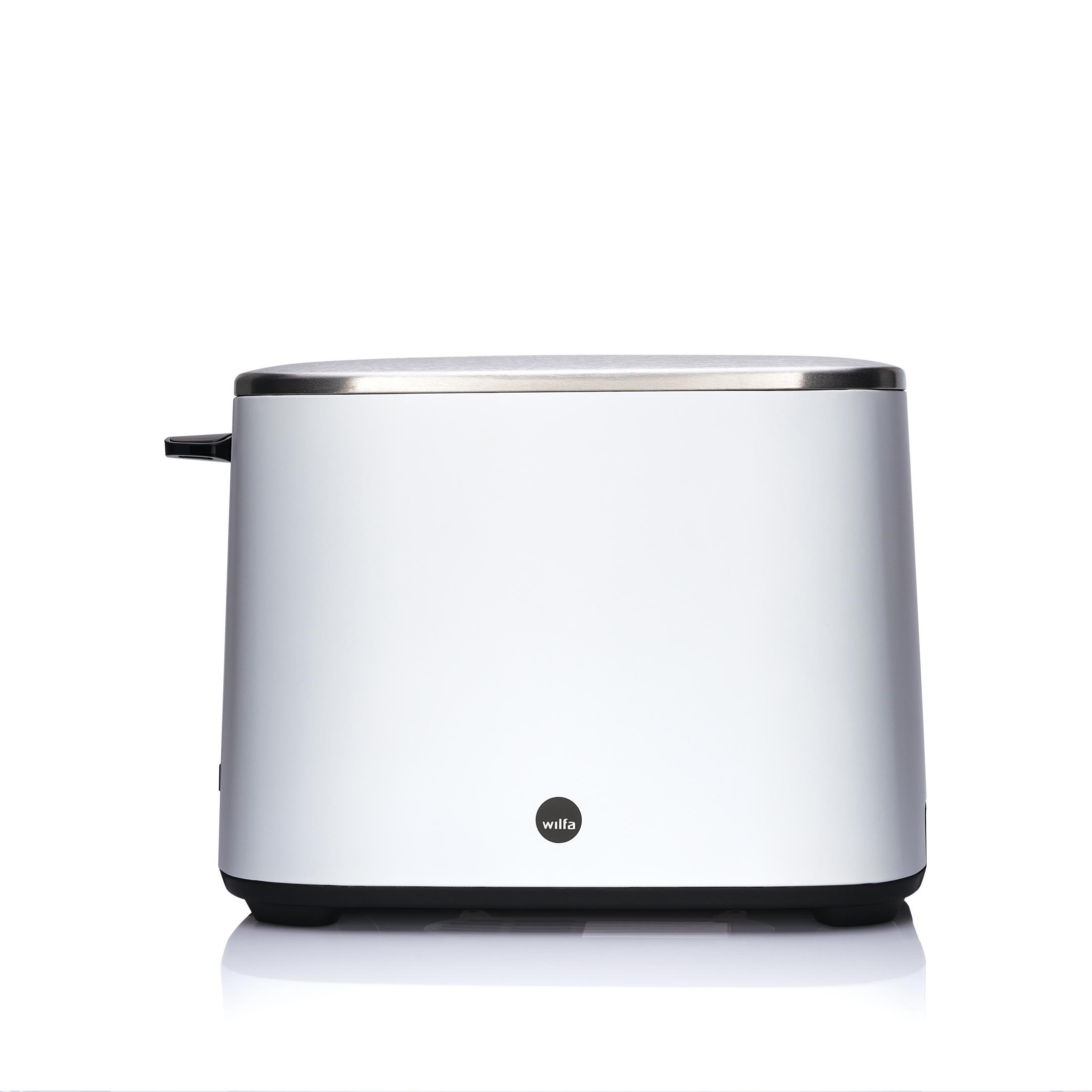 Weißer Toaster mit silberner Oberseite und schwarzem Hebel, auf weißem Hintergrund.