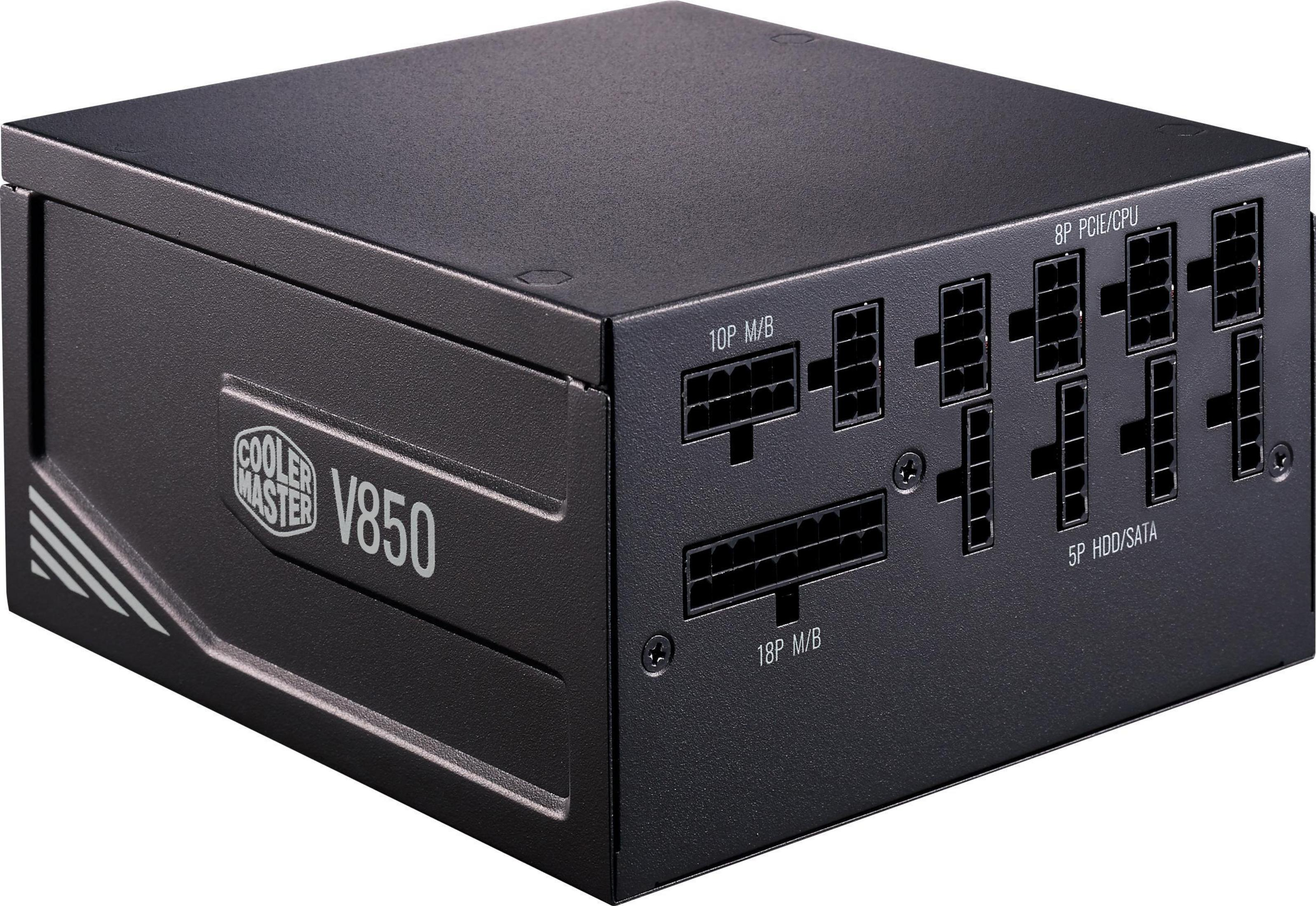 Alimentatore Cooler Master V850 nero. Mostra il lato con i connettori e il marchio.