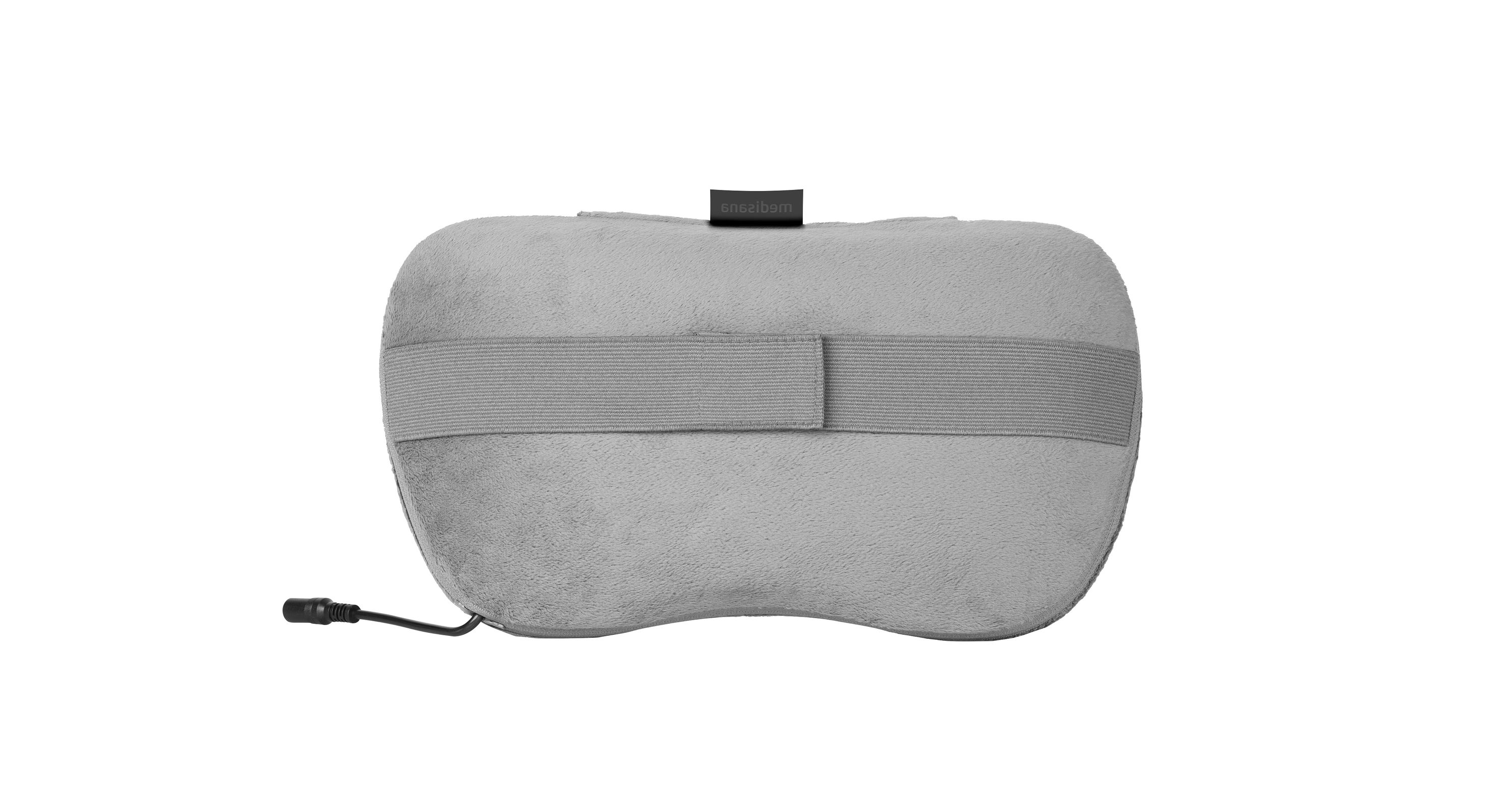 Una almohada de soporte lumbar gris con una correa. Fondo blanco.
