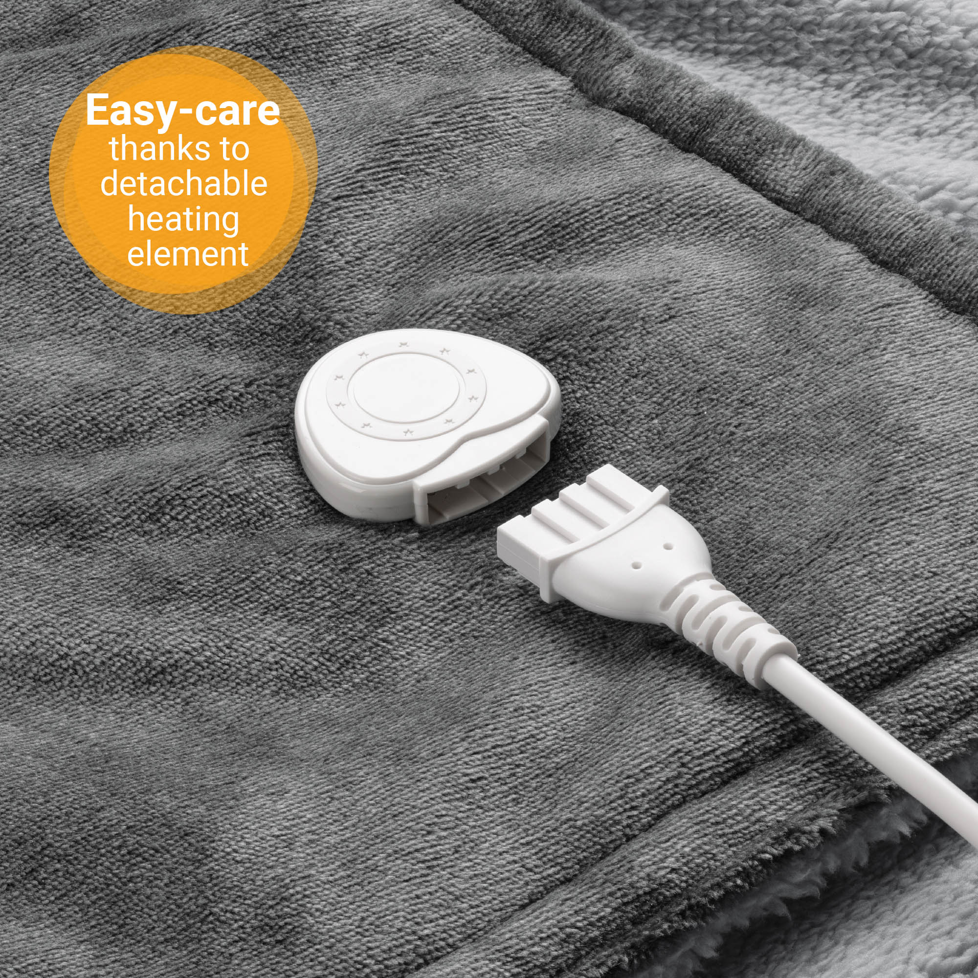 Szary koc grzewczy z białym odłączanym elementem grzewczym i wtyczką zasilania.