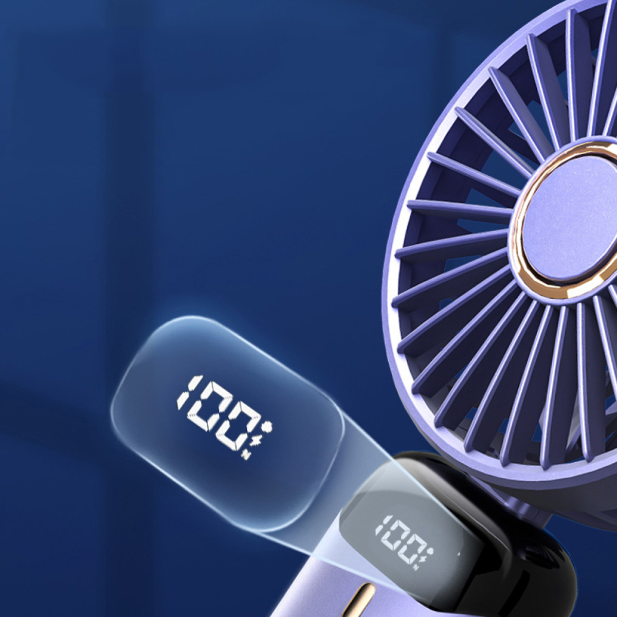 Ein tragbarer Ventilator mit Digitalanzeige, die 100% zeigt, auf blauem Hintergrund.