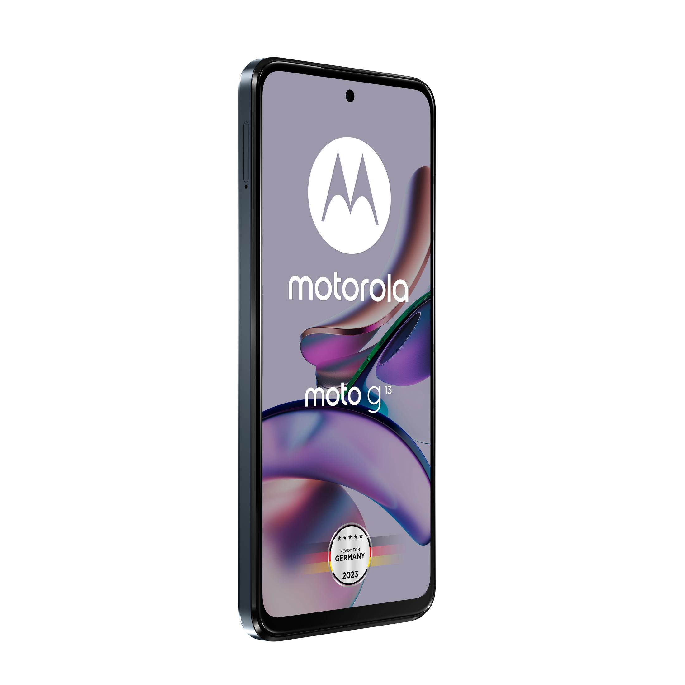 Telefon Motorola moto g13. Czarny telefon z ekranem pokazującym logo Motorola.
