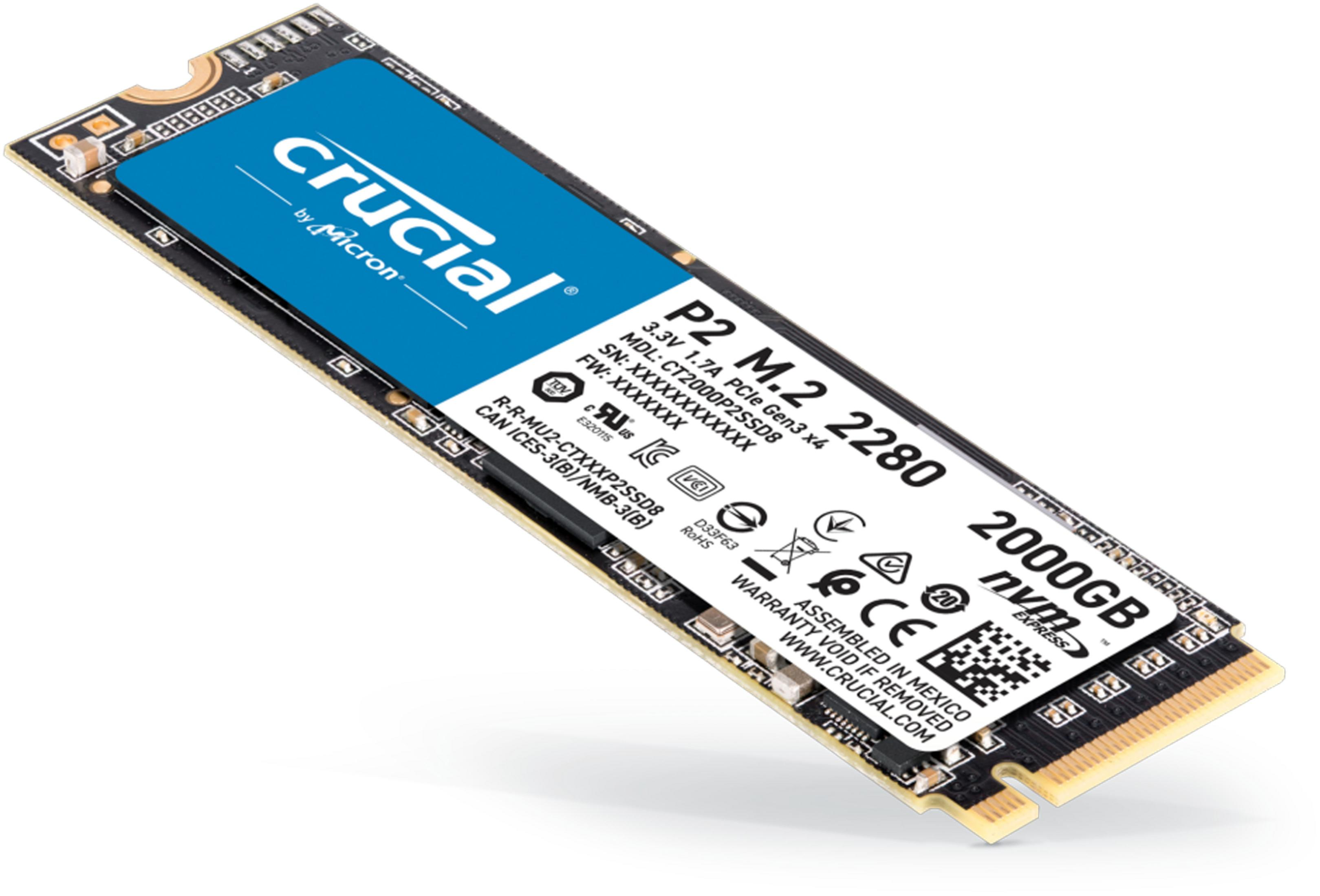 Eine Crucial P2 SSD, blaues Etikett, weißer Hintergrund.