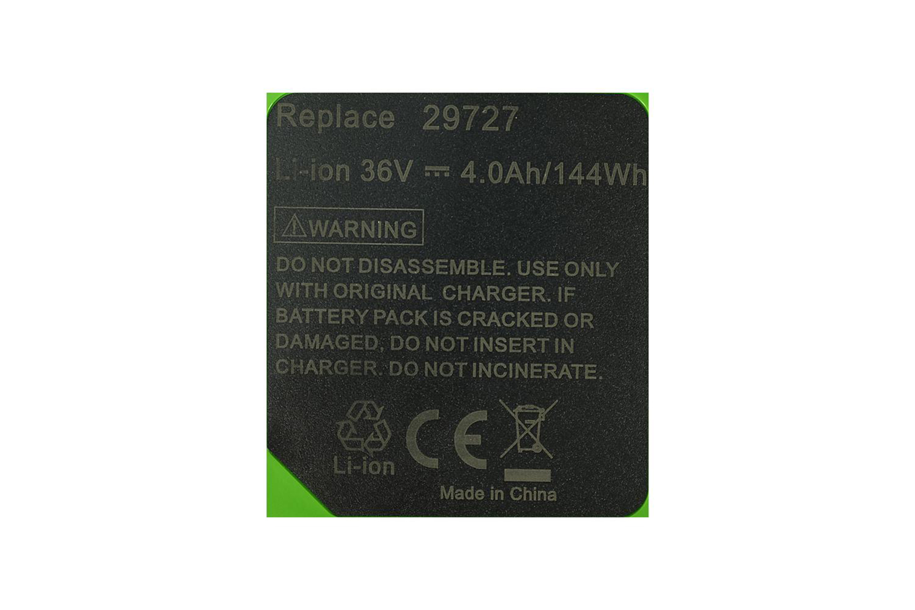 Etichetta batteria nera con testo e simboli, bordo verde, sfondo bianco.