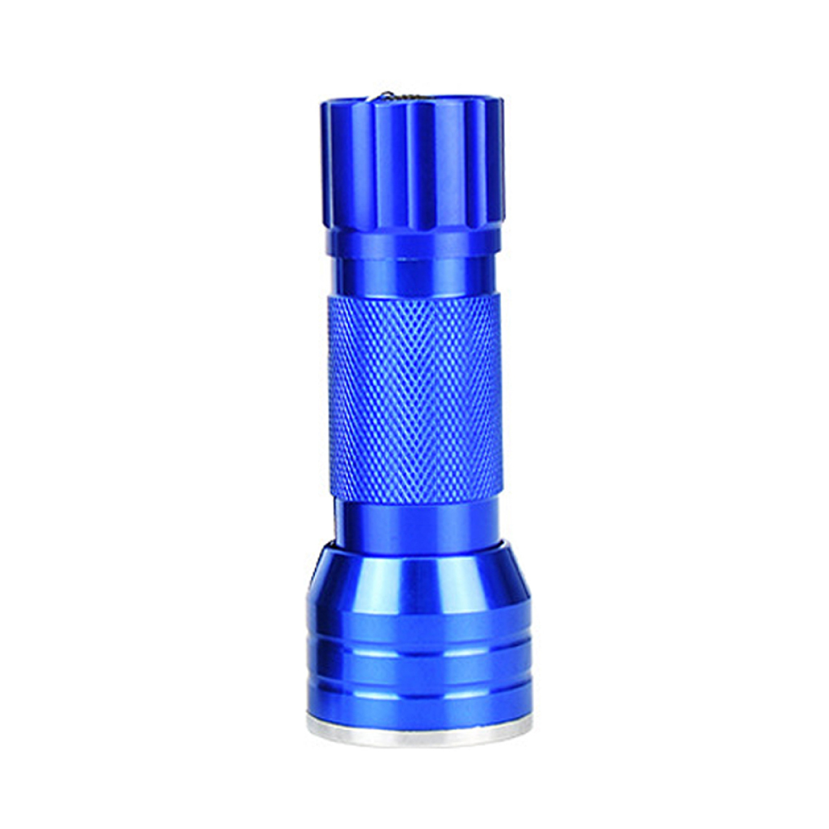 Eine blaue Taschenlampe mit strukturierter Oberfläche, auf weißem Hintergrund.
