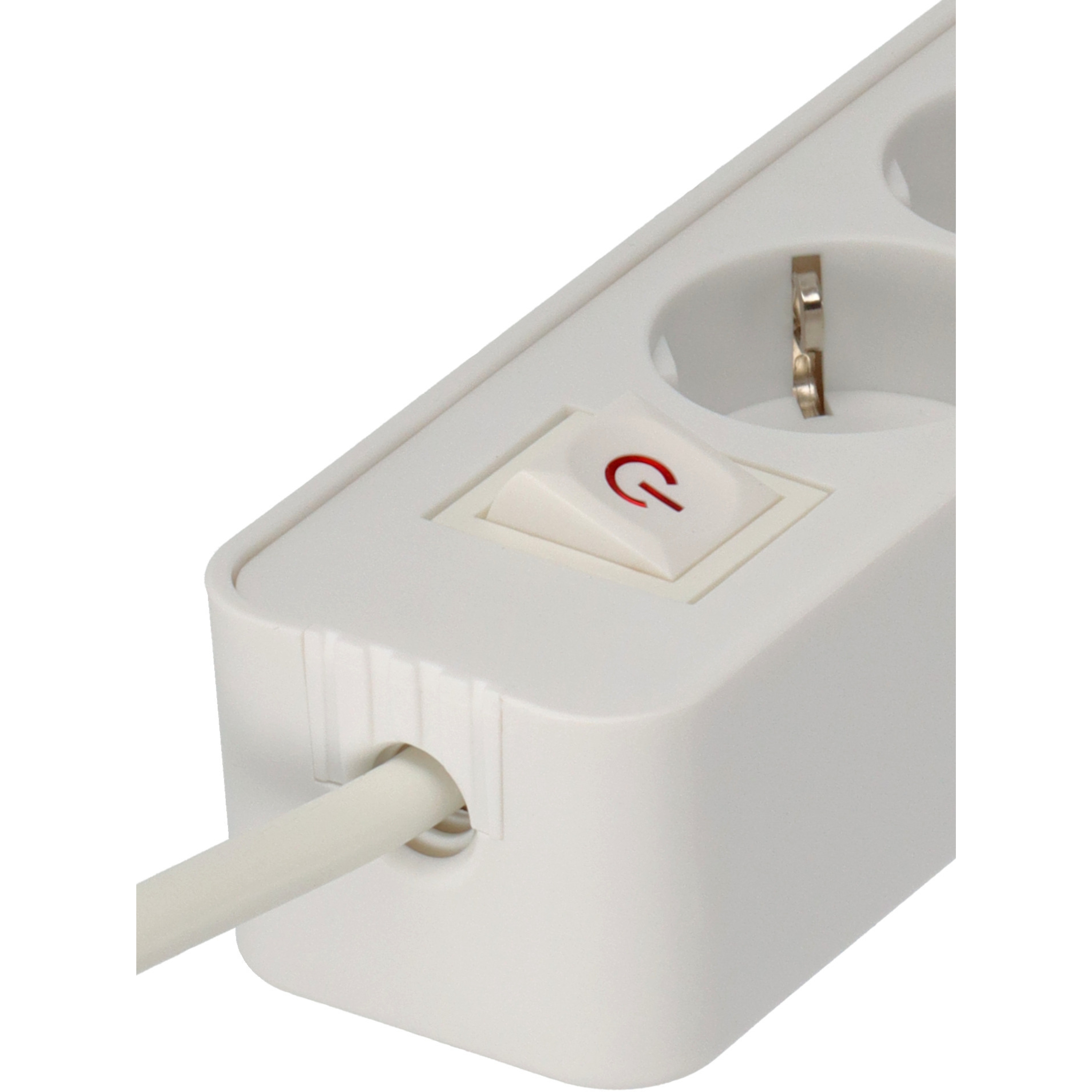 Eine weiße Steckdosenleiste mit Ein/Aus-Schalter. Links ist ein weißes Kabel eingesteckt.