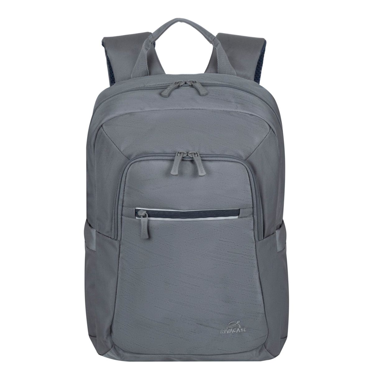 Ein grauer Rucksack mit mehreren Taschen und Reißverschlüssen auf weißem Grund.