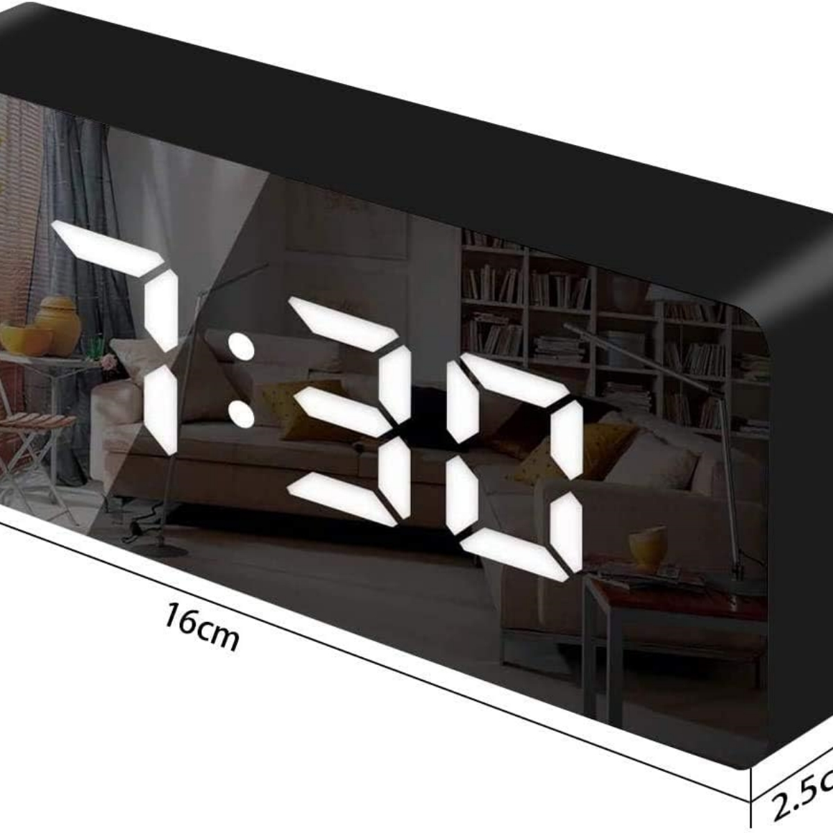 Schwarzer digitaler Wecker mit Spiegelanzeige. Zeigt die Zeit 7:30 Uhr. Die Abmessungen 16cm x 2,5cm.