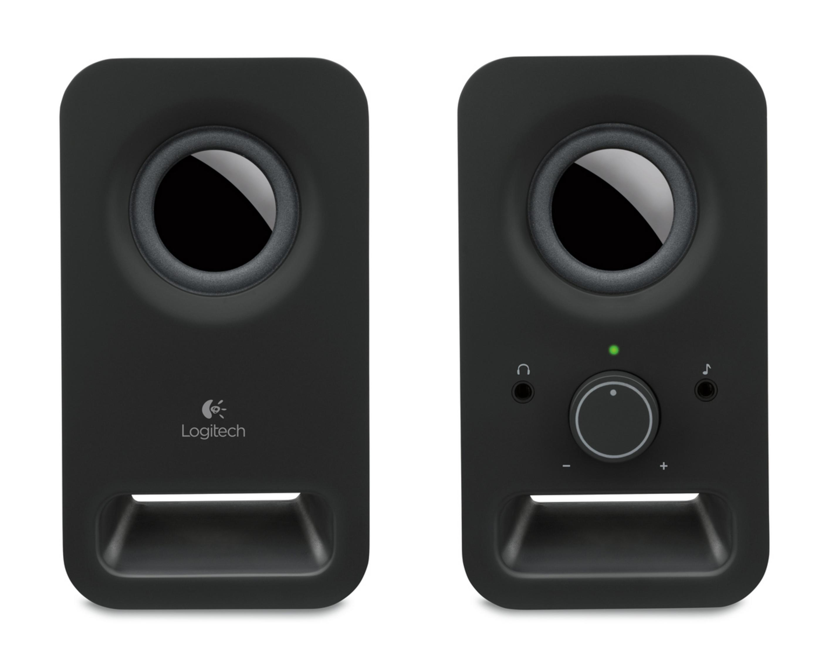 Dos altavoces negros Logitech sobre fondo blanco. Uno tiene control de volumen, el otro el logo.