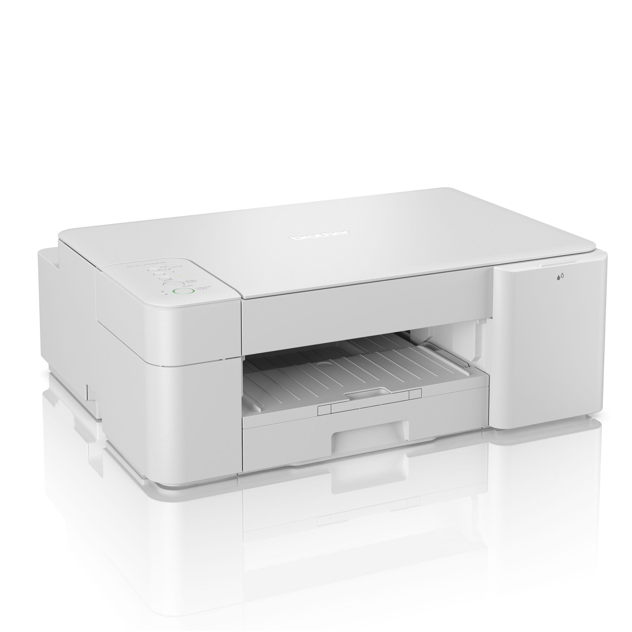 Biała drukarka Brother, widok z boku pokazujący podajnik papieru i panel sterowania.