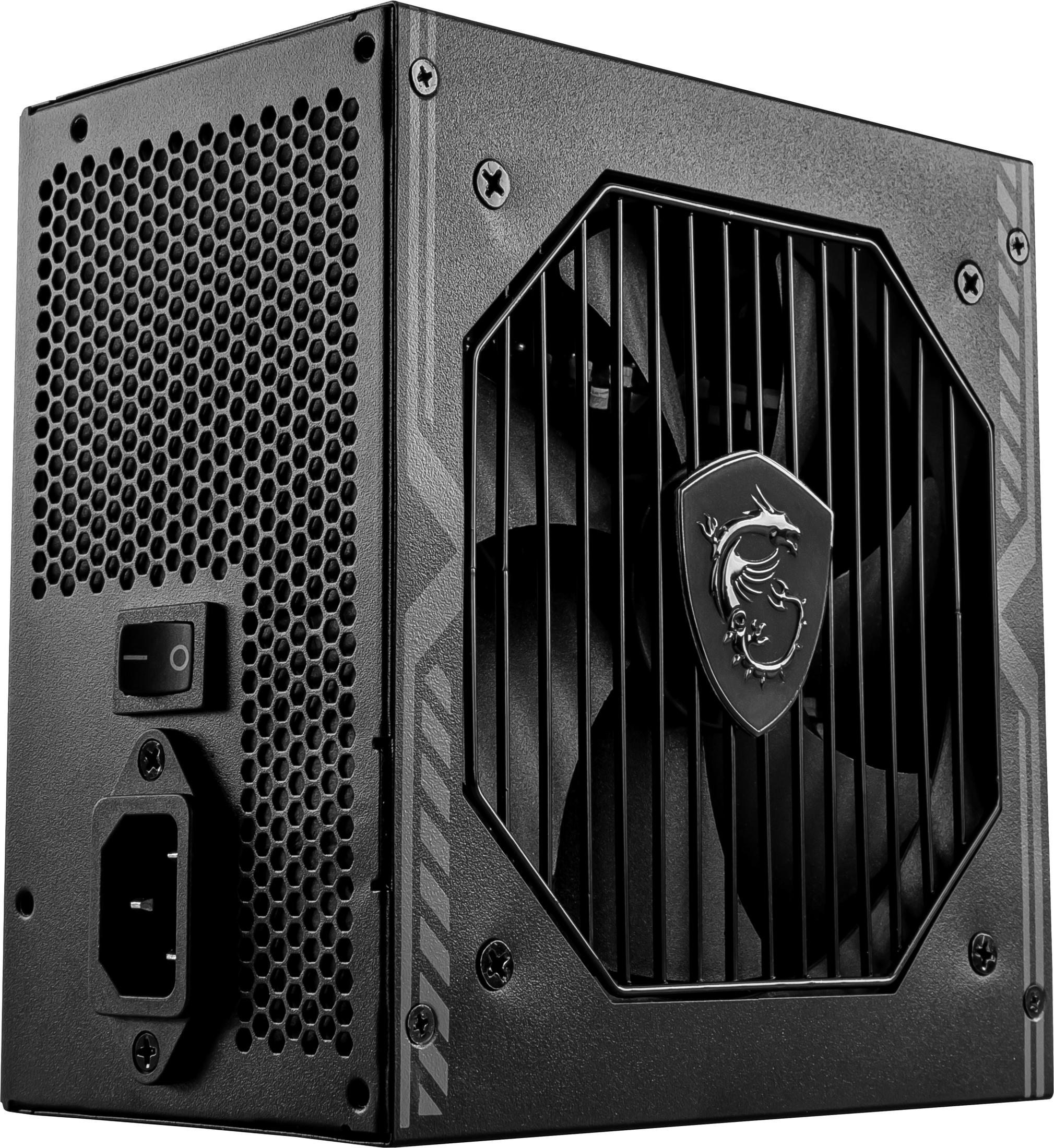 Czarny zasilacz komputerowy z kratką wentylatora, przełącznikiem i portem zasilania. Logo MSI znajduje się na kratce.